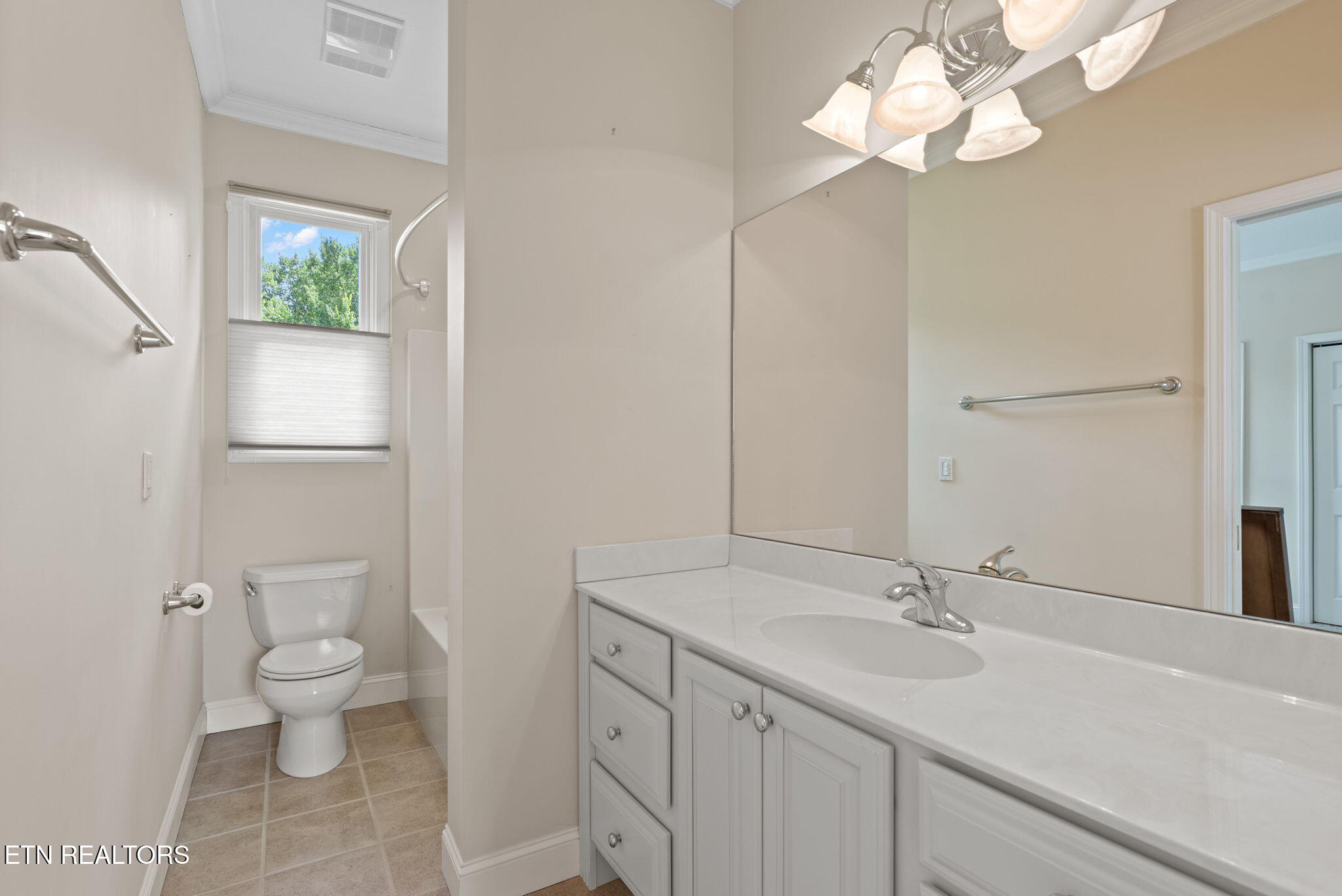 Kingston, Tennessee, 37763, United States, 3 Bedrooms Bedrooms, ,4 BathroomsBathrooms,Residential,For Sale,1885979