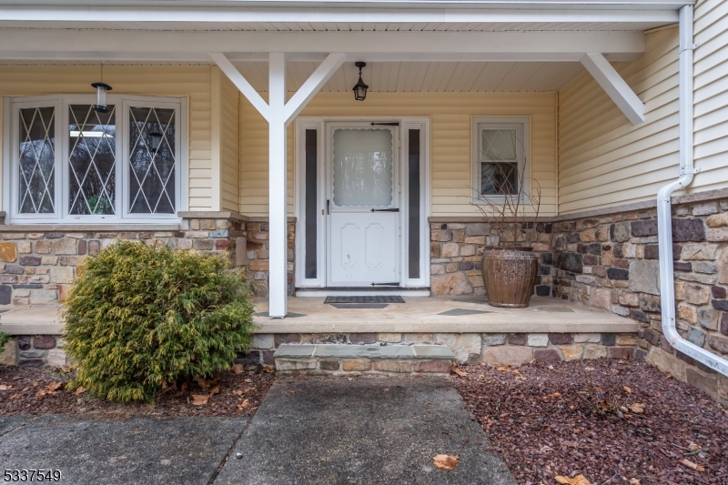 Raritan Twp., New Jersey, 08822, United States, 3 Bedrooms Bedrooms, ,2 BathroomsBathrooms,Residential,For Sale,1951157
