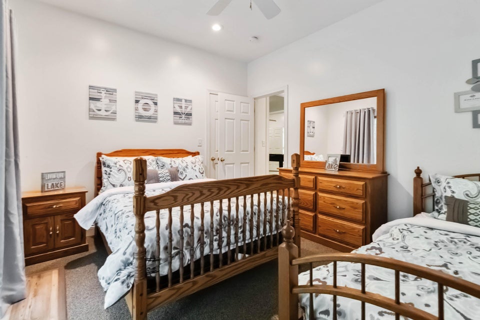 Burnside, Kentucky, 42519, United States, 5 Bedrooms Bedrooms, ,4 BathroomsBathrooms,Residential,For Sale,1978974