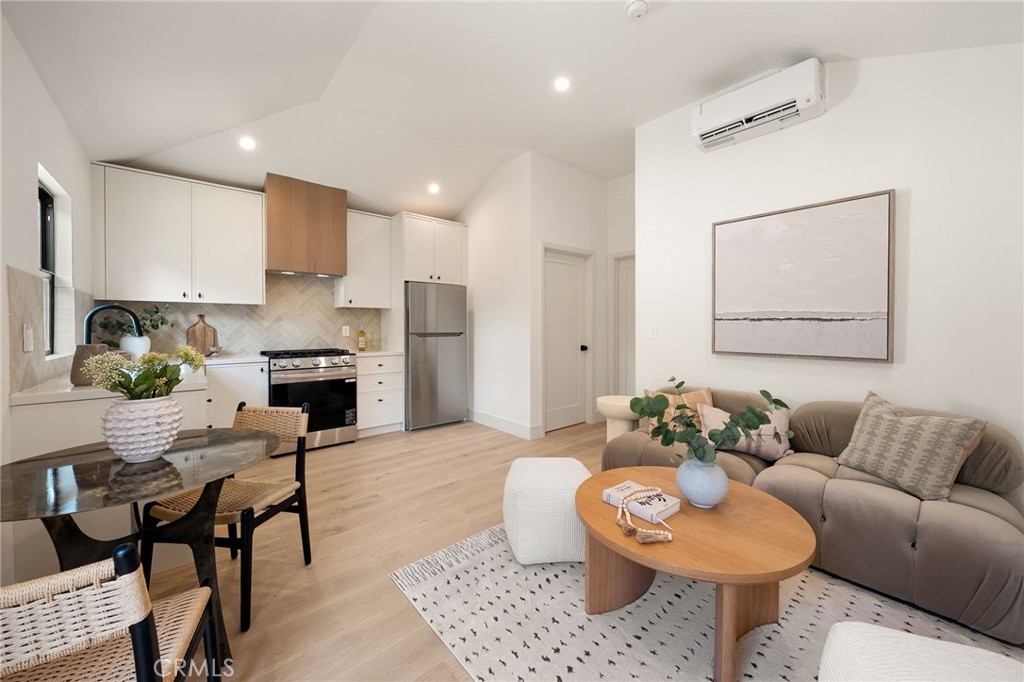 Valley Village, California, 91607, United States, 3 Bedrooms Bedrooms, ,3 BathroomsBathrooms,Residential,For Sale,2002294