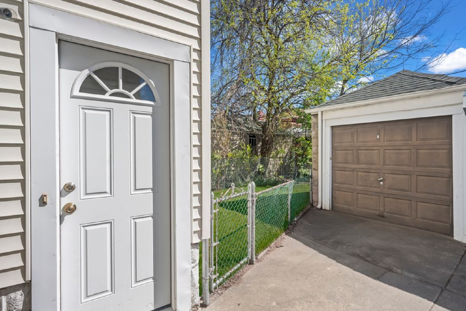  982 E42nd Street - 物件實景