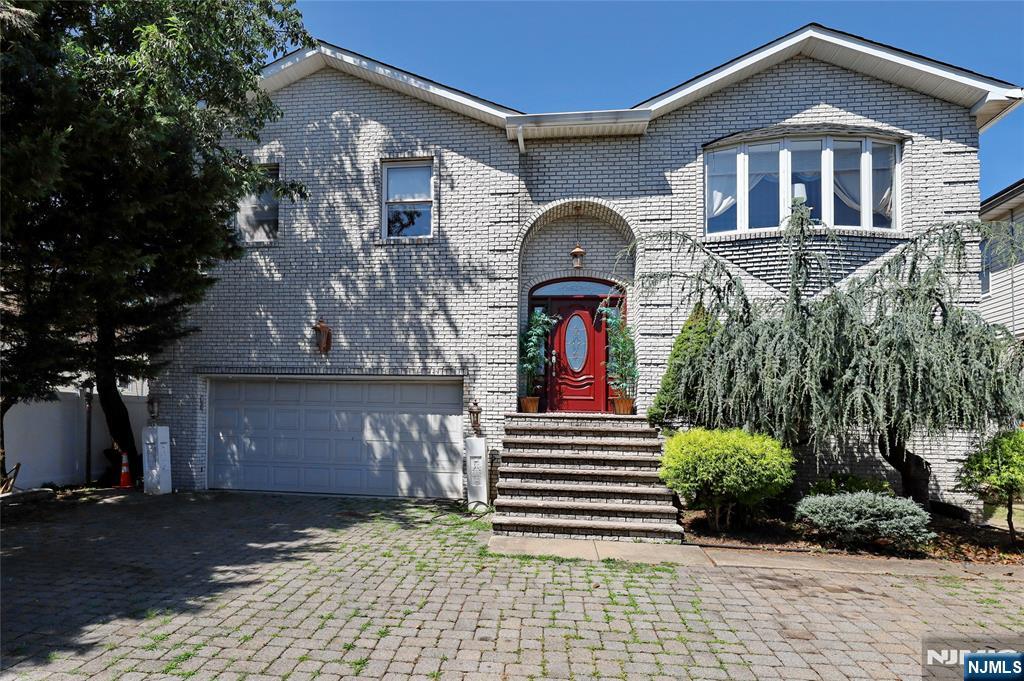 North Arlington, New Jersey, 07031, United States, 6 Bedrooms Bedrooms, ,4 BathroomsBathrooms,Residential,For Sale,1974124