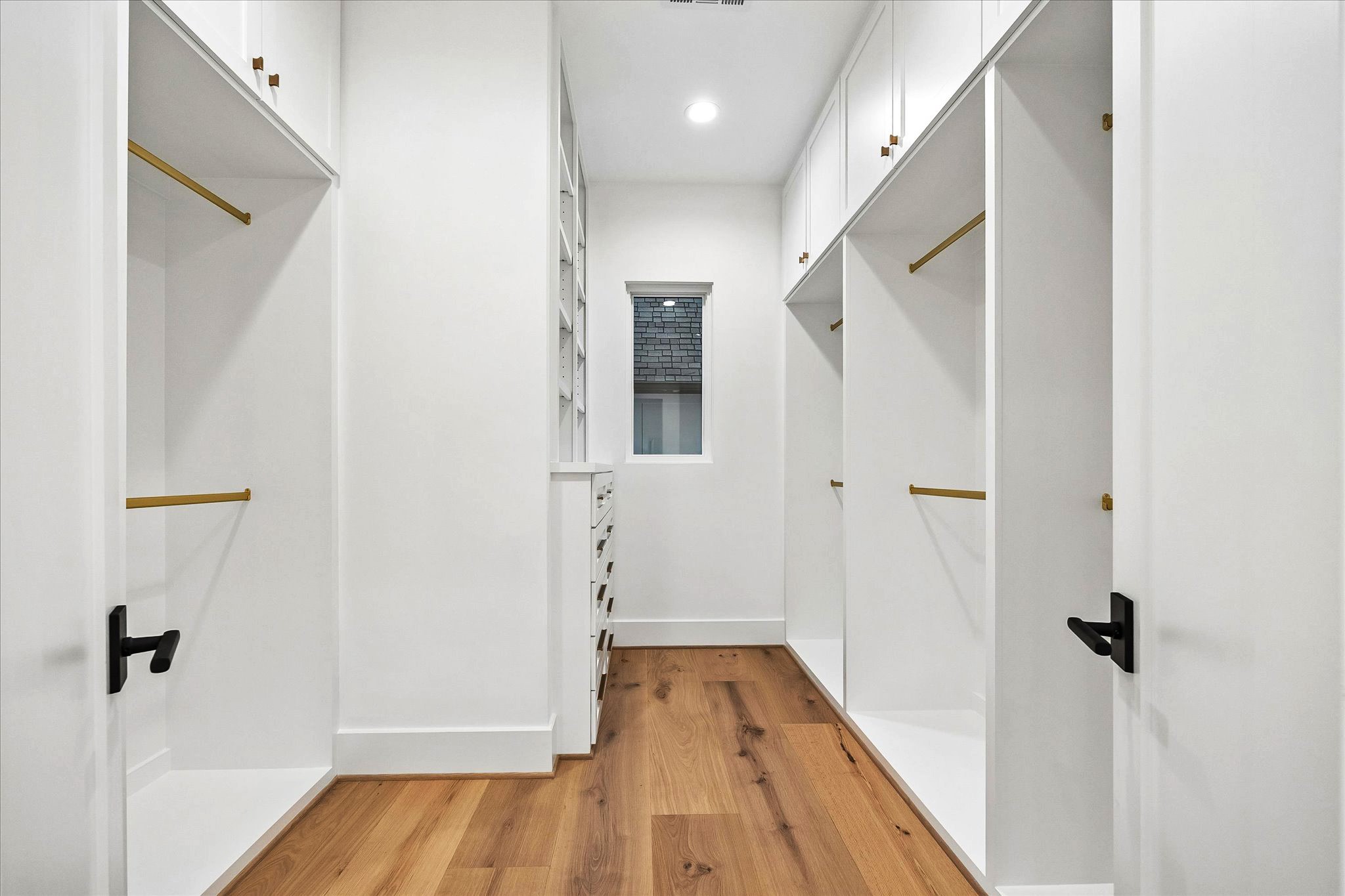  4230 Riley Street - 物件實景
