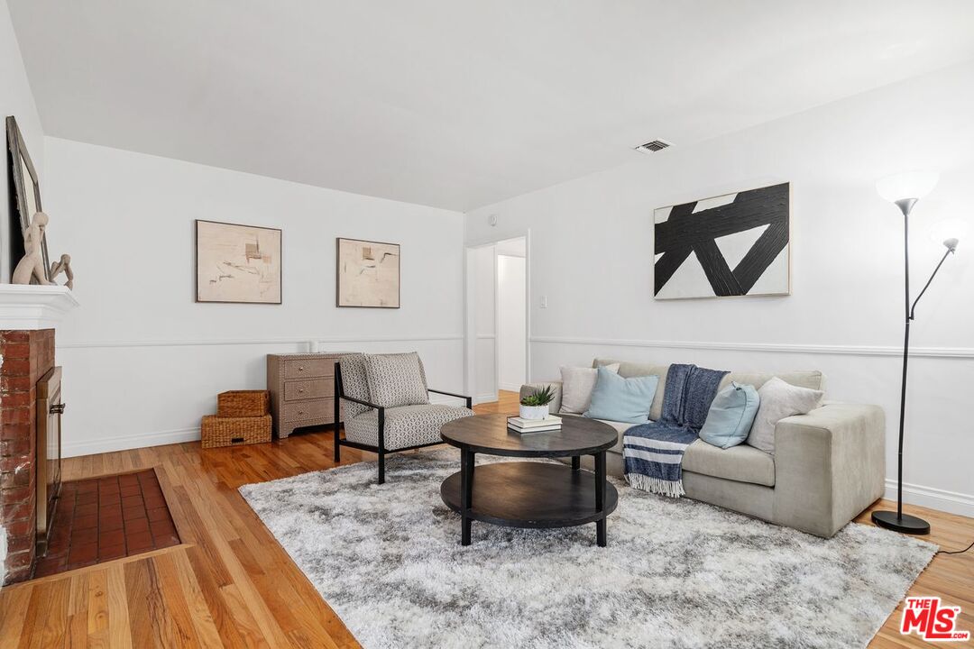 Lake Balboa, California, 91406, United States, 3 Bedrooms Bedrooms, ,1 BathroomBathrooms,Residential,For Sale,1992141