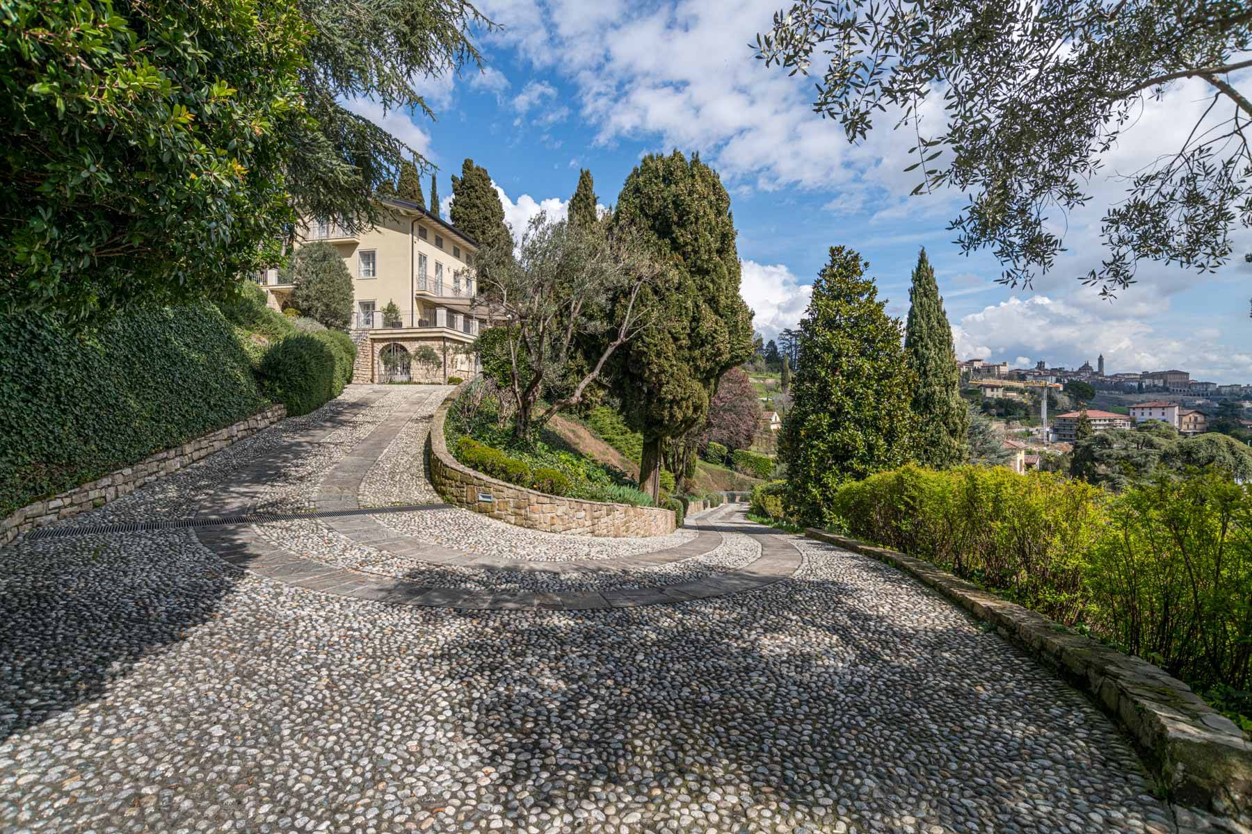 Enchanting villa with garden and pool in Bergamo Alta