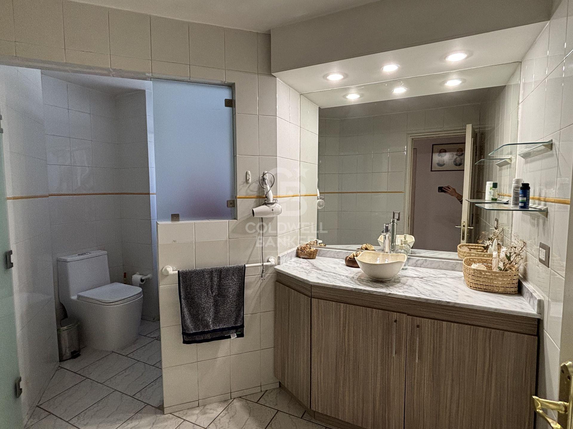 La Reina, Chile, 5 Bedrooms Bedrooms, ,5 BathroomsBathrooms,Residential,For Sale,1779147