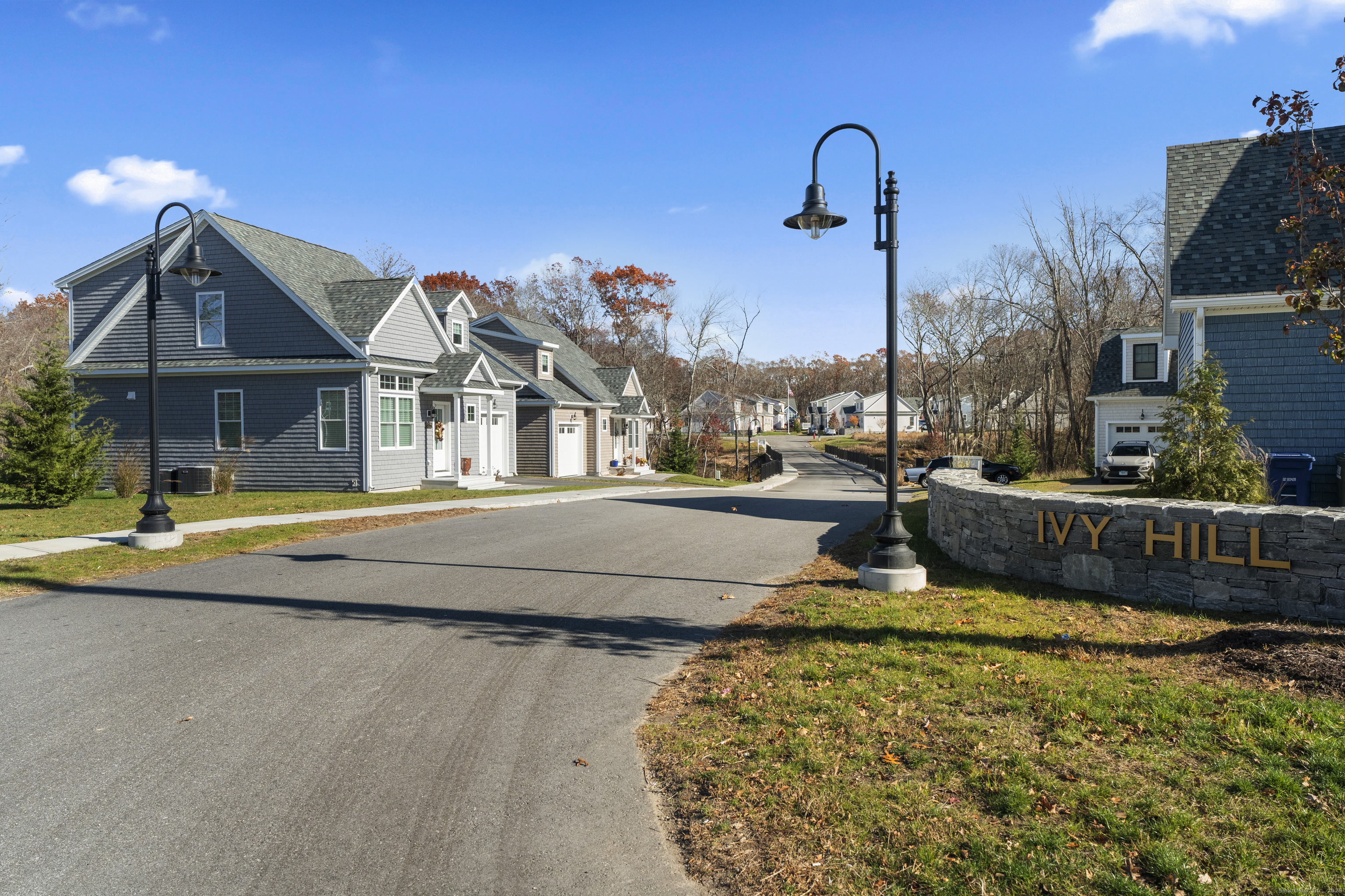 Waterford, Connecticut, 06385, United States, 3 Bedrooms Bedrooms, ,2 BathroomsBathrooms,Residential,For Sale,1995882