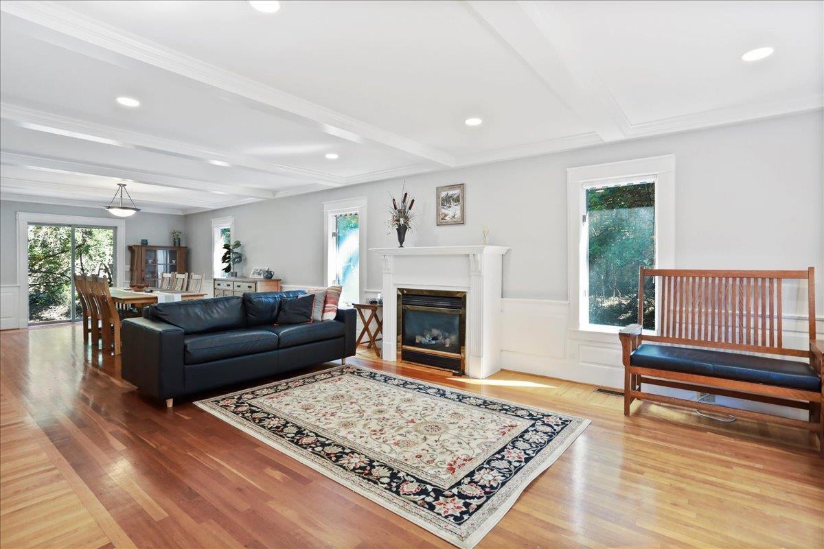 Mcgaheysville, Virginia, 22840, United States, 4 Bedrooms Bedrooms, ,4 BathroomsBathrooms,Residential,For Sale,1877155