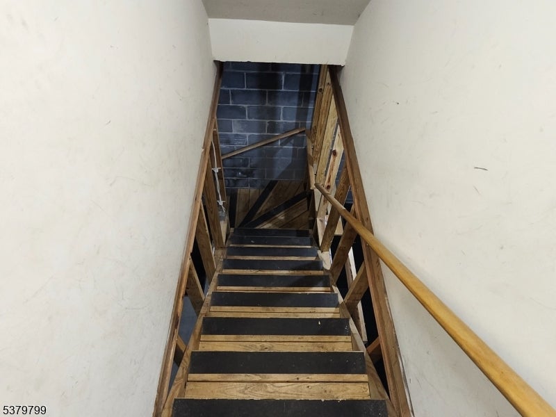 Fairfield Twp., New Jersey, 07004, United States, 3 Bedrooms Bedrooms, ,3 BathroomsBathrooms,Residential,For Sale,1977610