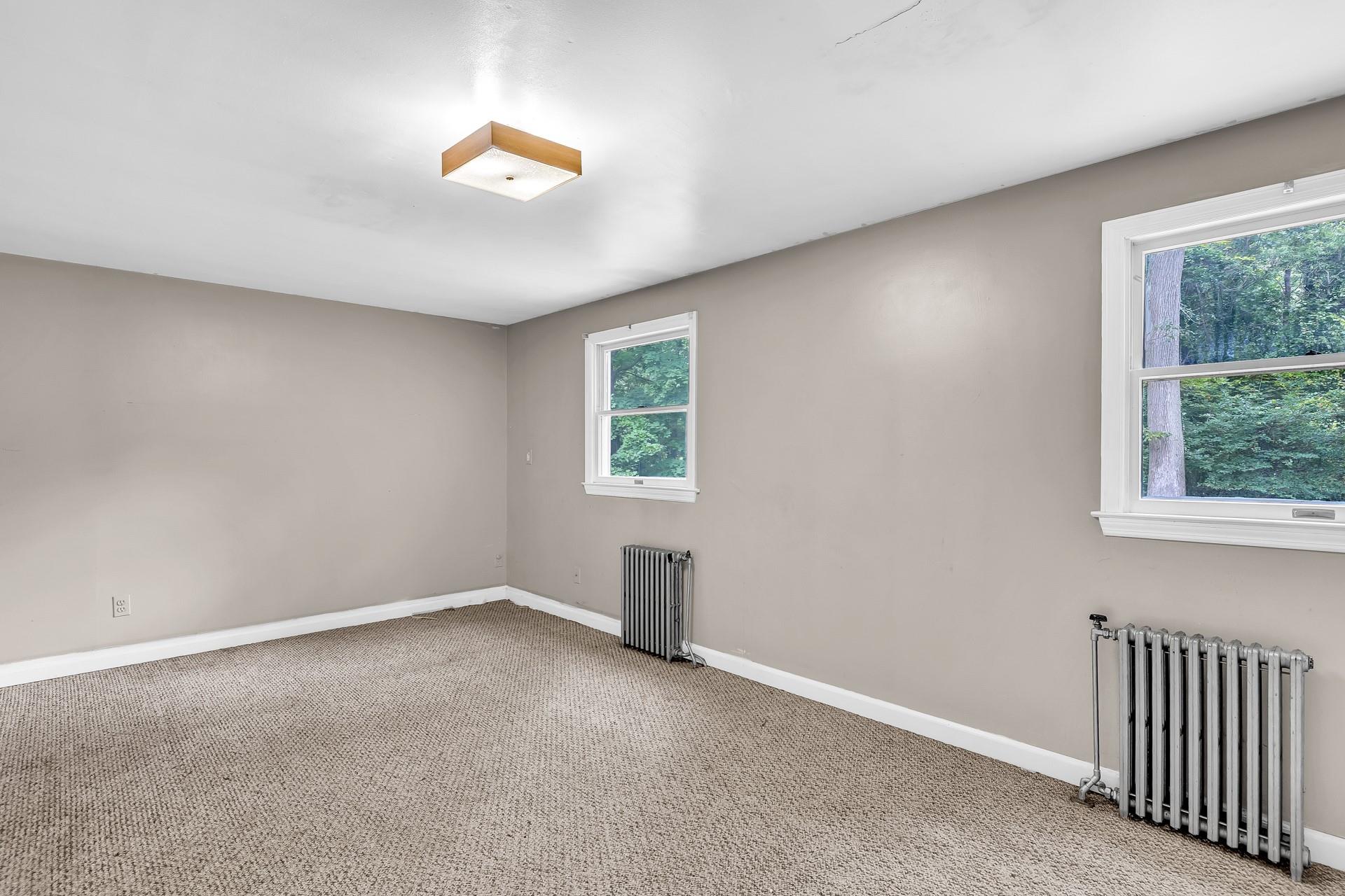 Huntington, New York, 11743, United States, 4 Bedrooms Bedrooms, ,3 BathroomsBathrooms,Residential,For Sale,1895271