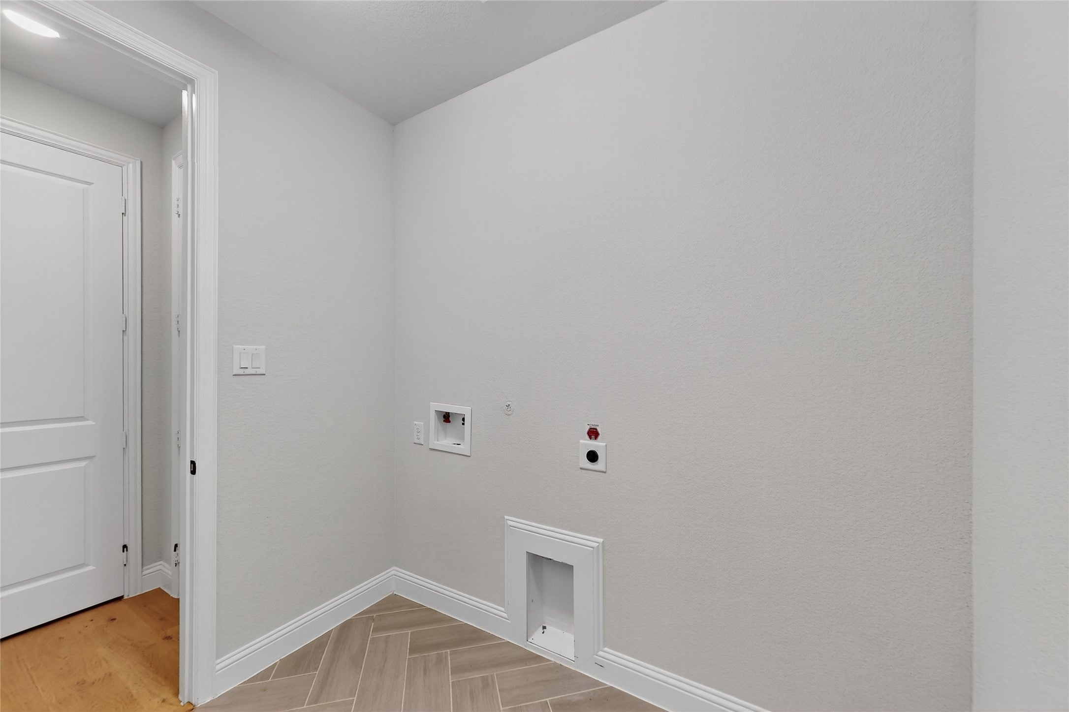 Mansfield, Texas, 76063, United States, 4 Bedrooms Bedrooms, ,4 BathroomsBathrooms,Residential,For Sale,1978691