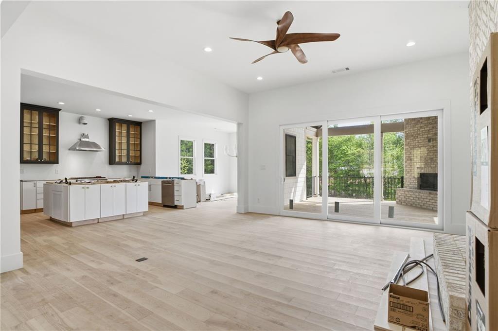 Newnan, Georgia, 30265, United States, 4 Bedrooms Bedrooms, ,5 BathroomsBathrooms,Residential,For Sale,2048163