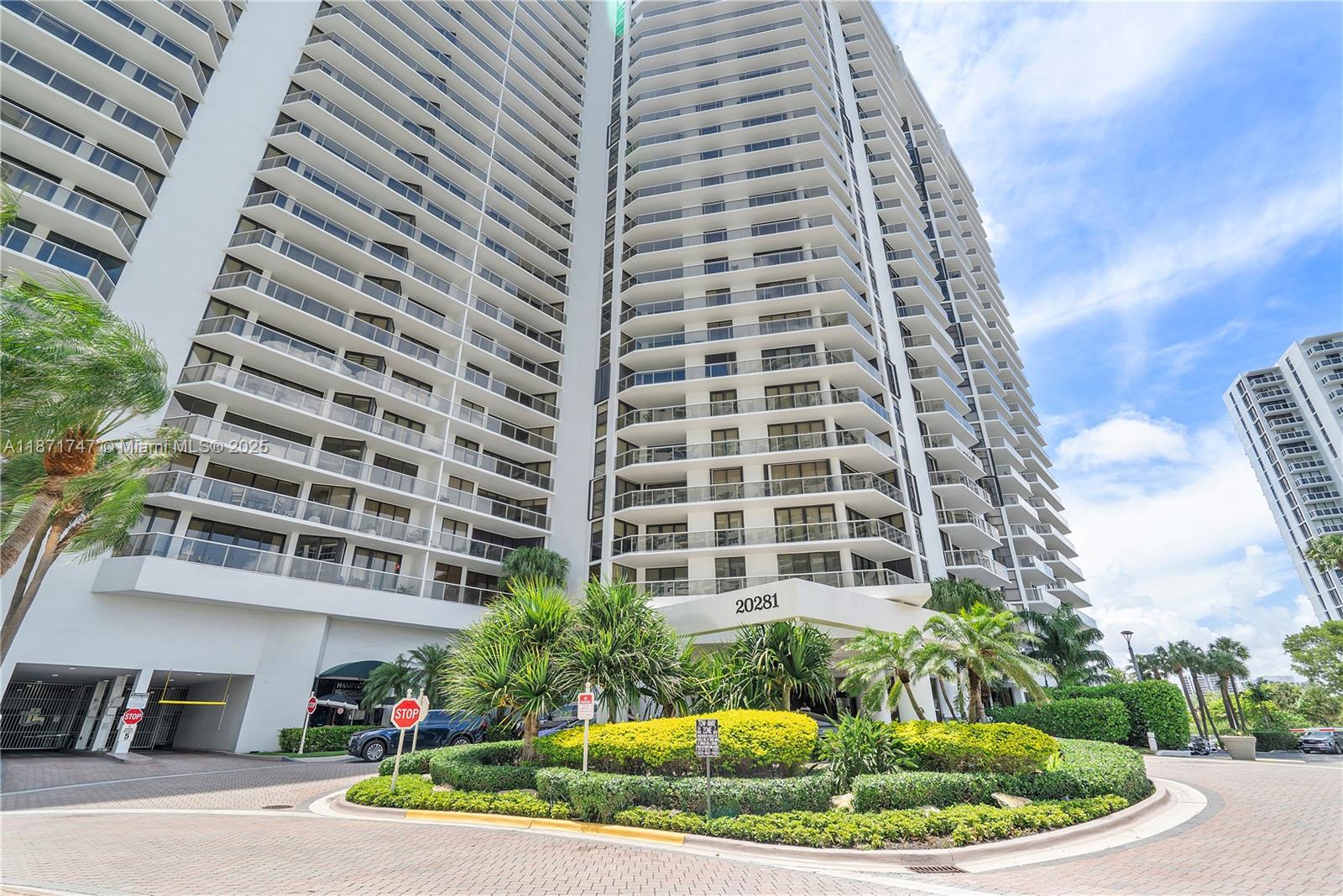 Aventura, Florida, 33180, United States, 2 Bedrooms Bedrooms, ,2 BathroomsBathrooms,Residential,For Sale,1939404