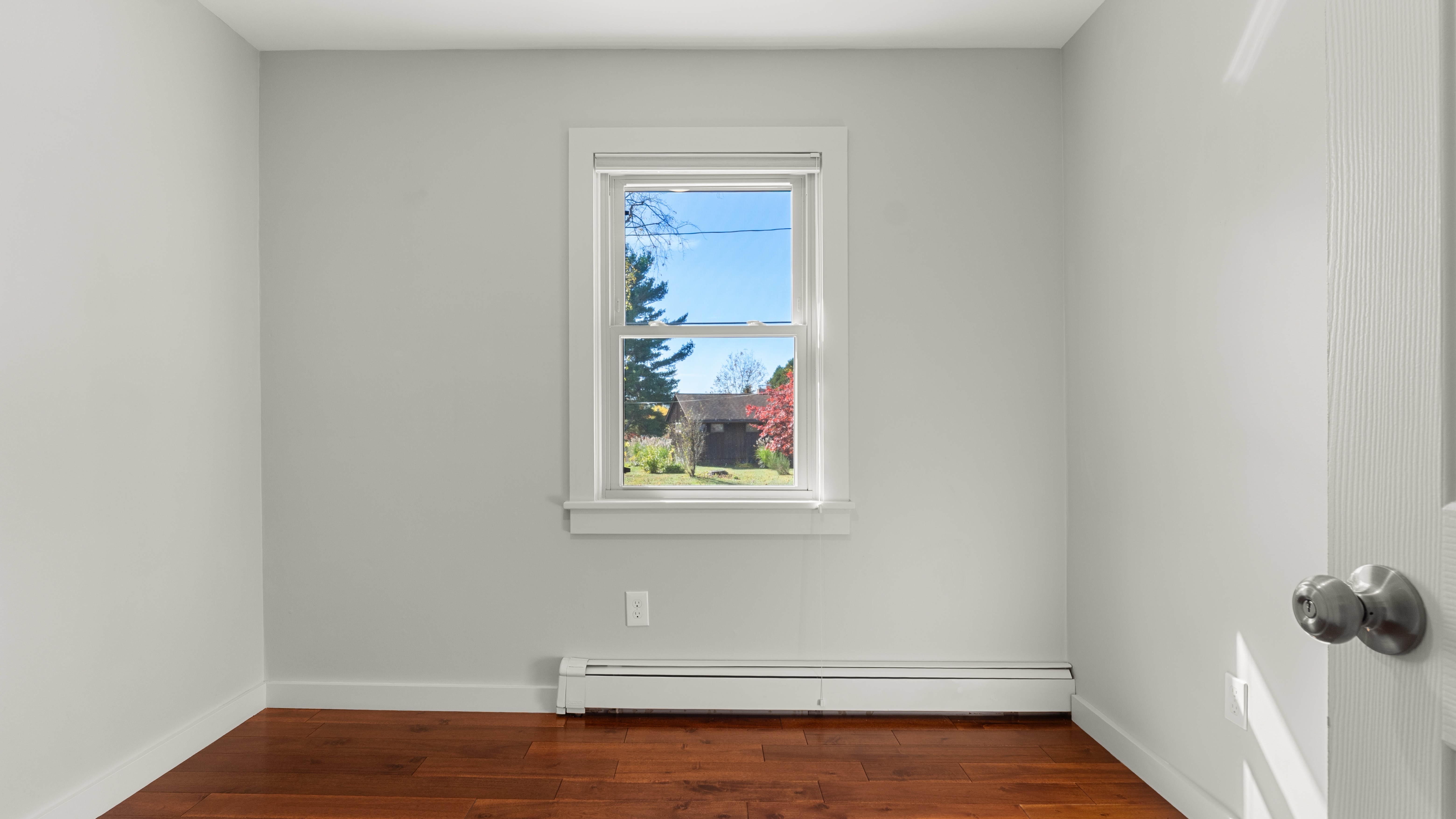  Move-In Ready Pittsfield Raised Ranch  Updated 3-Bed with Heated 3-Bay Detached - 物件實景