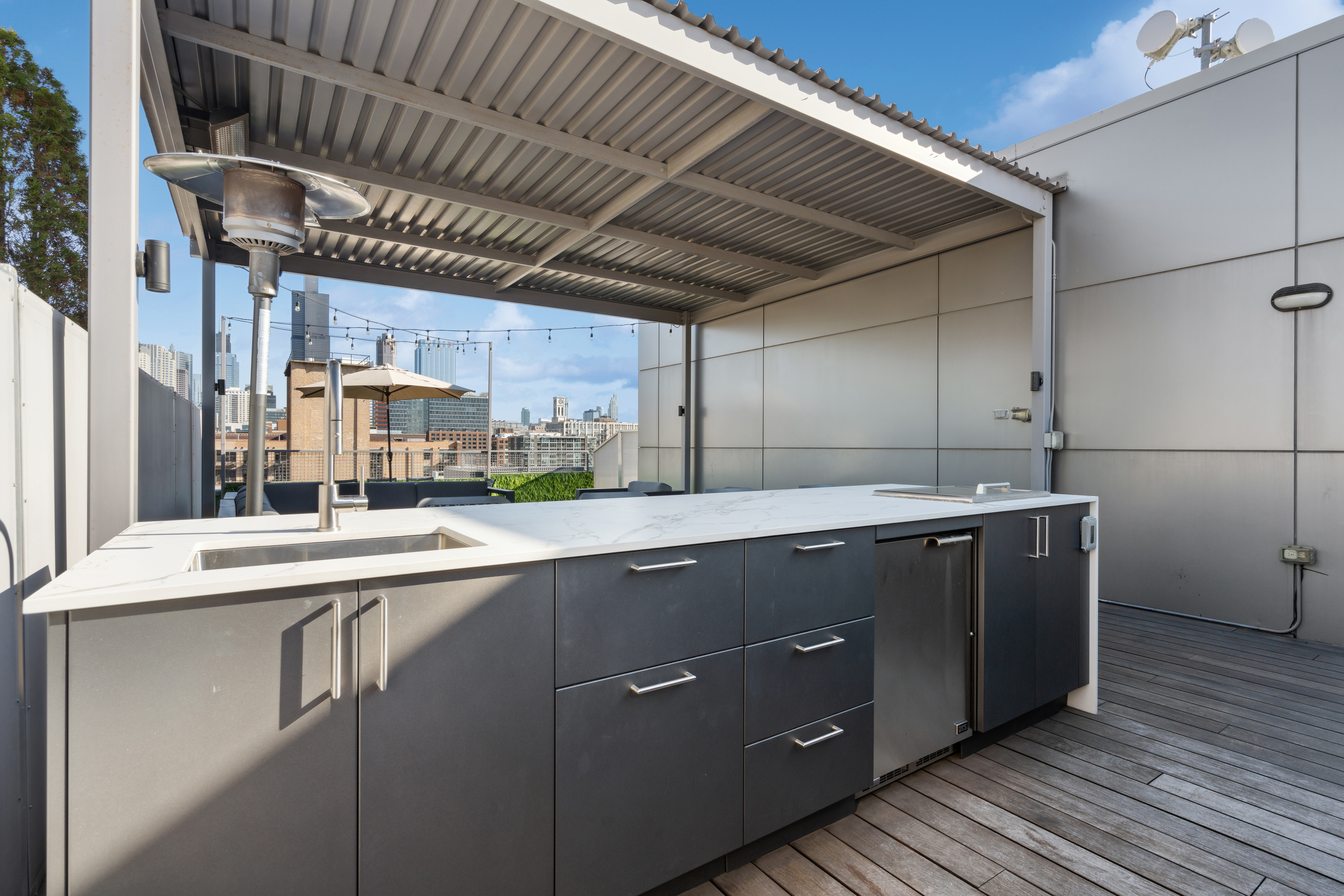  Perfect Combination of Location, Views and Modern Elegance - 物件實景