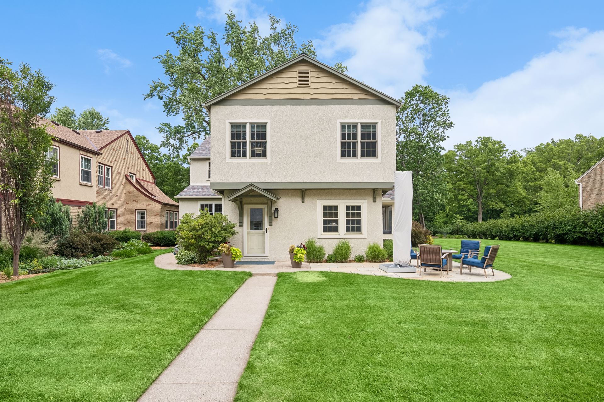  Thoughtfully Updated Tudor on a Rare Oversized Lot - 物件實景