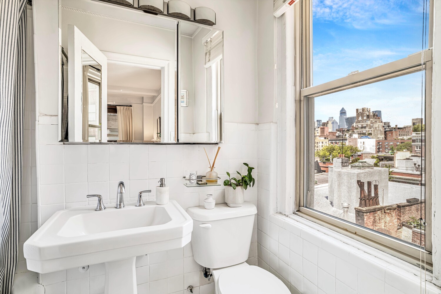 New York City, New York, 10011, United States, 1 Bedroom Bedrooms, ,1 BathroomBathrooms,Residential,For Sale,1903785