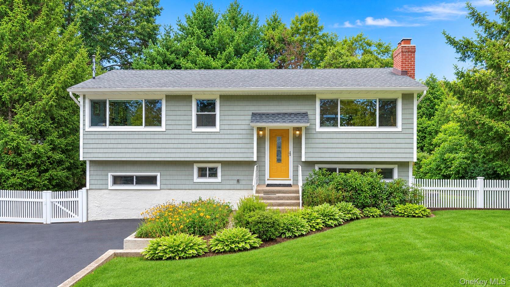 Forest Ave, Lake Grove, NY 11755