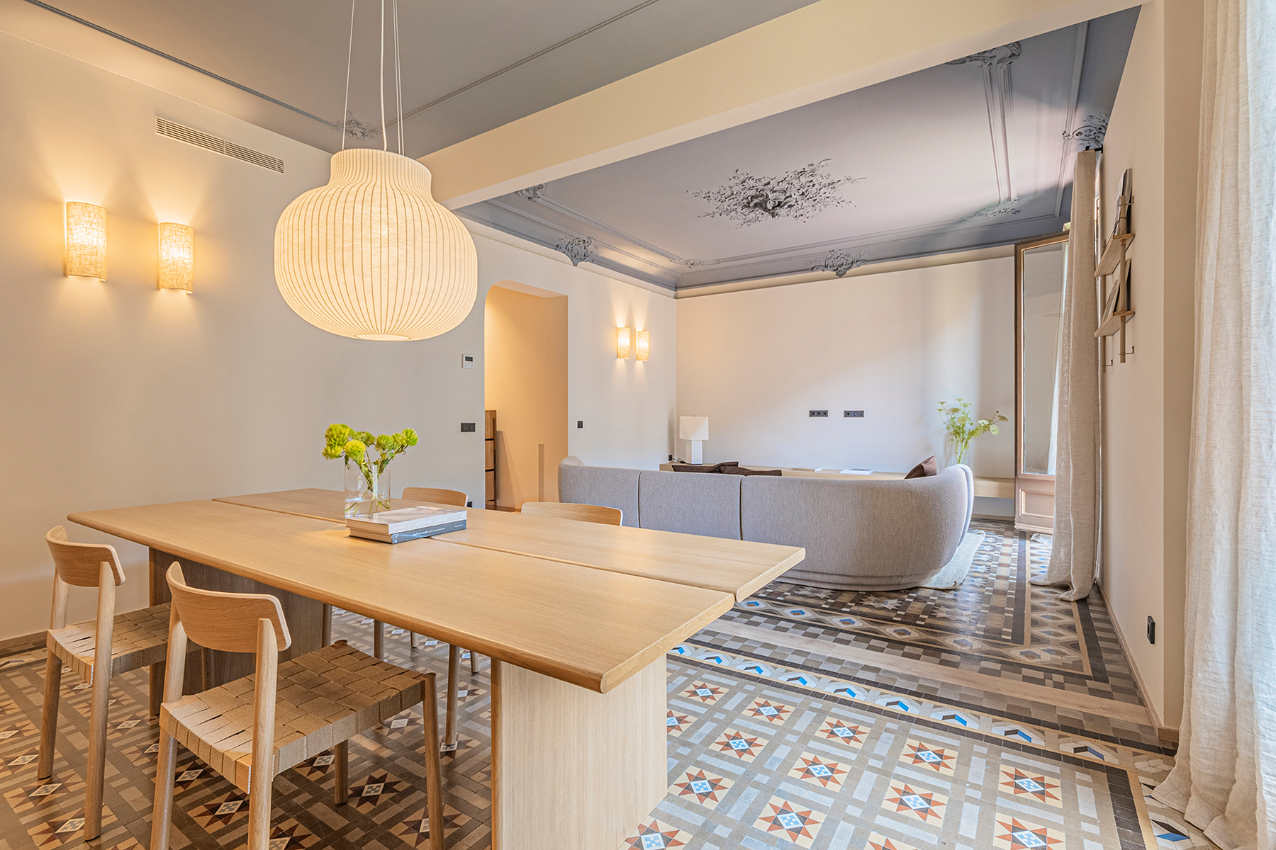  Modernist flat in Eixample with premium finishes in the Quadrat d