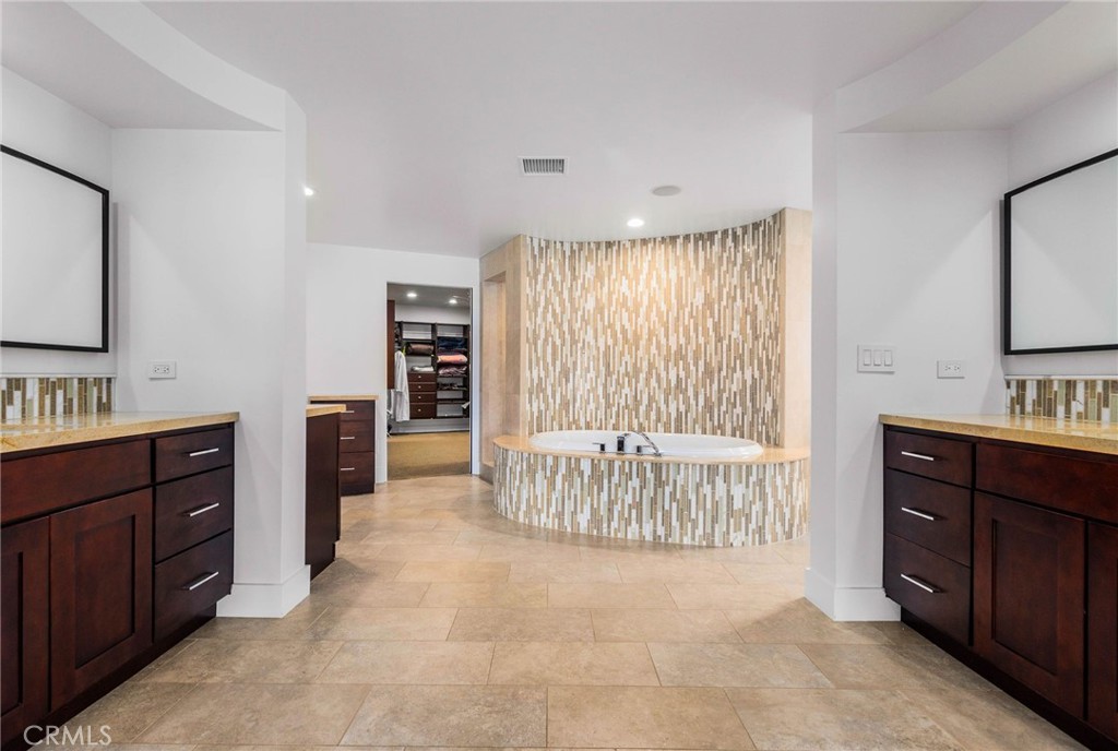 Canyon Lake, California, 92587, United States, 6 Bedrooms Bedrooms, ,5 BathroomsBathrooms,Residential,For Sale,1975311