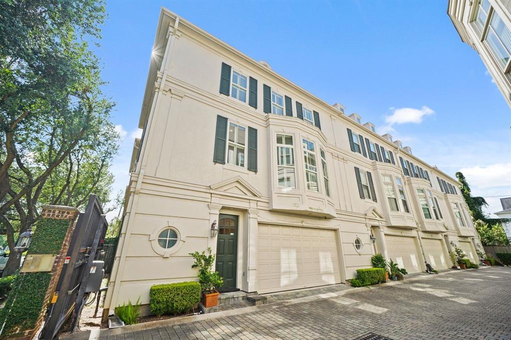 Houston, Texas, 77025, United States, 3 Bedrooms Bedrooms, ,4 BathroomsBathrooms,Residential,For Sale,1874785