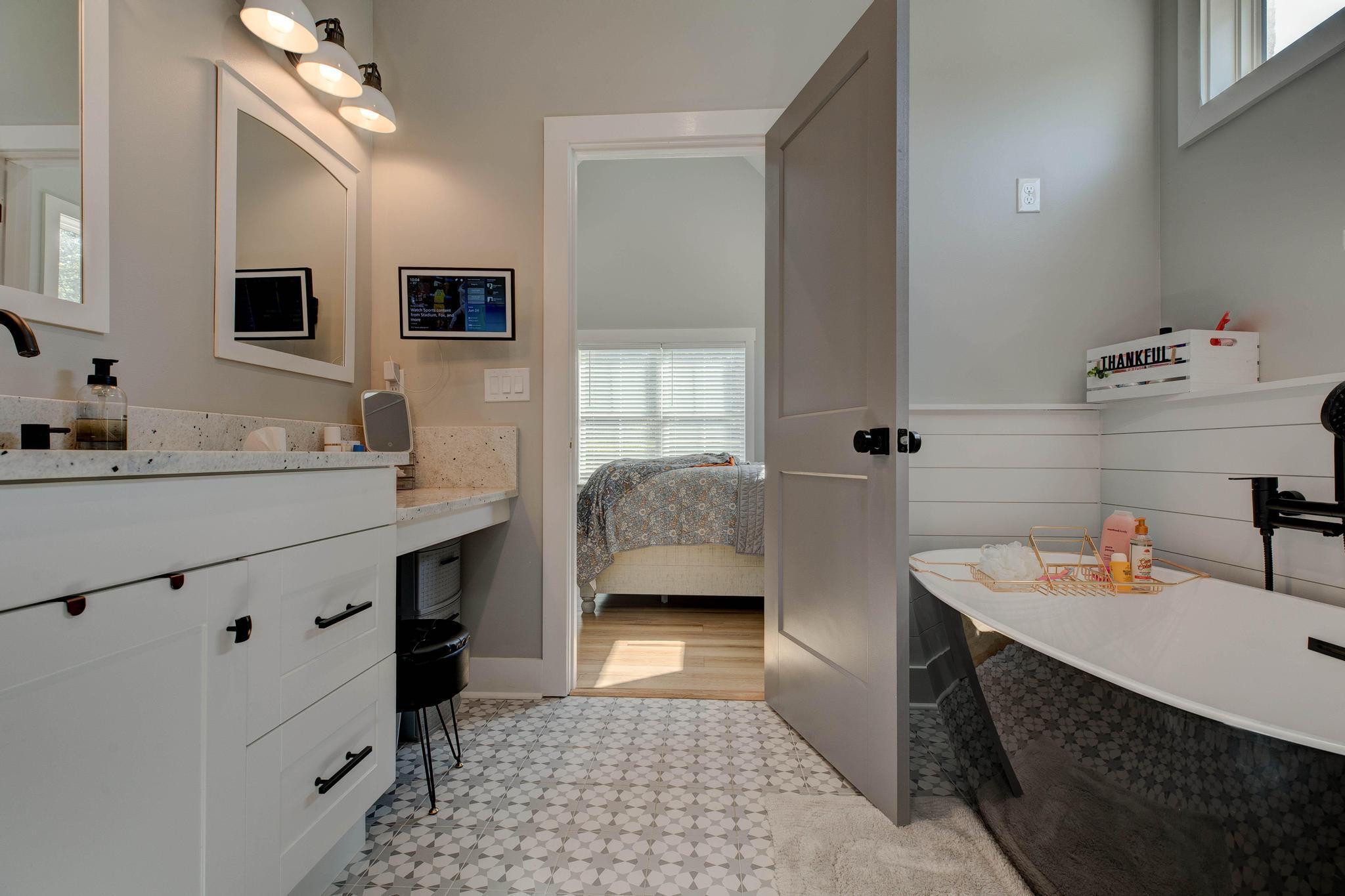 Richmond, Kentucky, 40475, United States, 4 Bedrooms Bedrooms, ,6 BathroomsBathrooms,Residential,For Sale,1971513