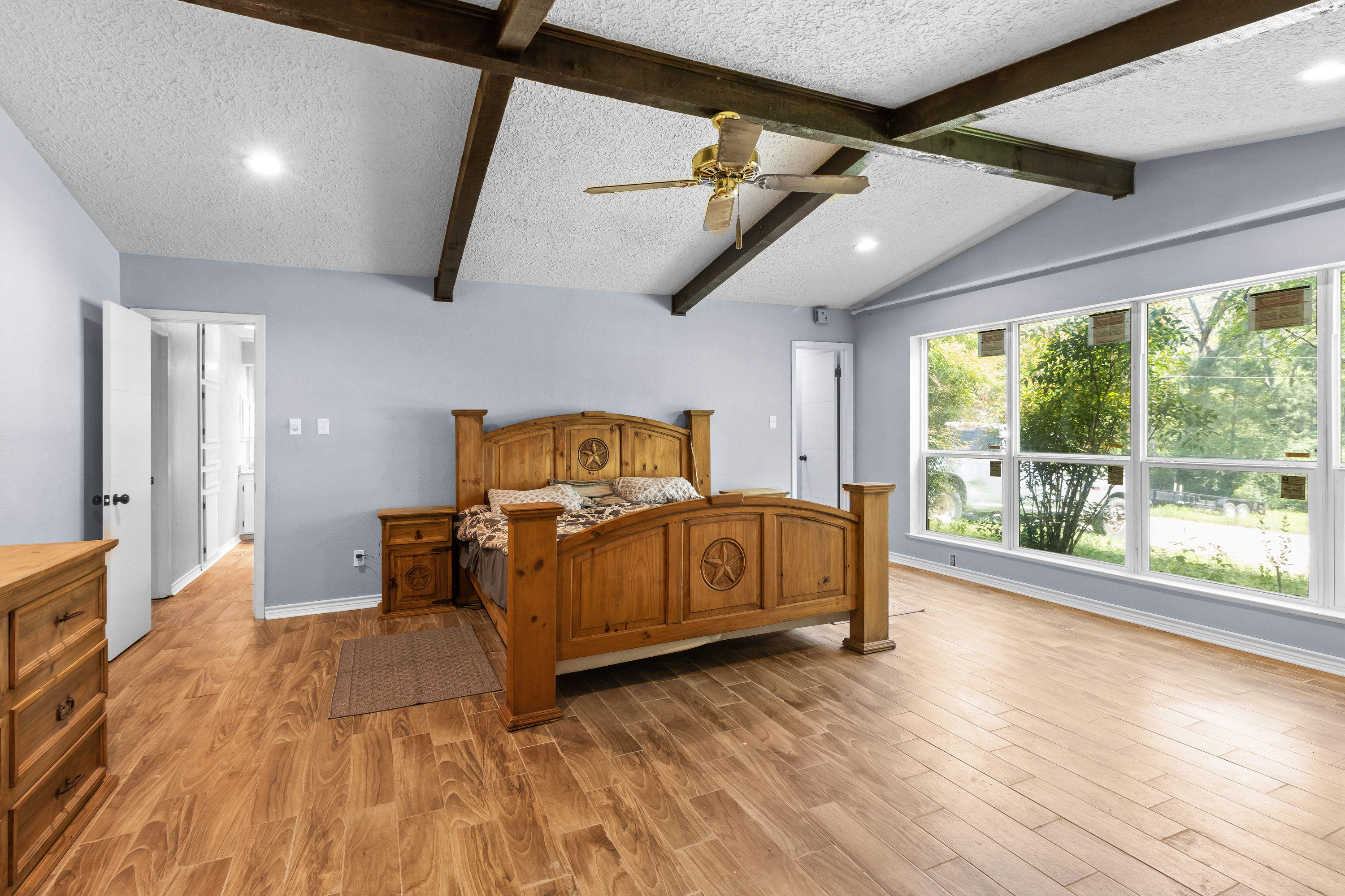 Henderson, Texas, 75652, United States, 6 Bedrooms Bedrooms, ,5 BathroomsBathrooms,Residential,For Sale,1920809