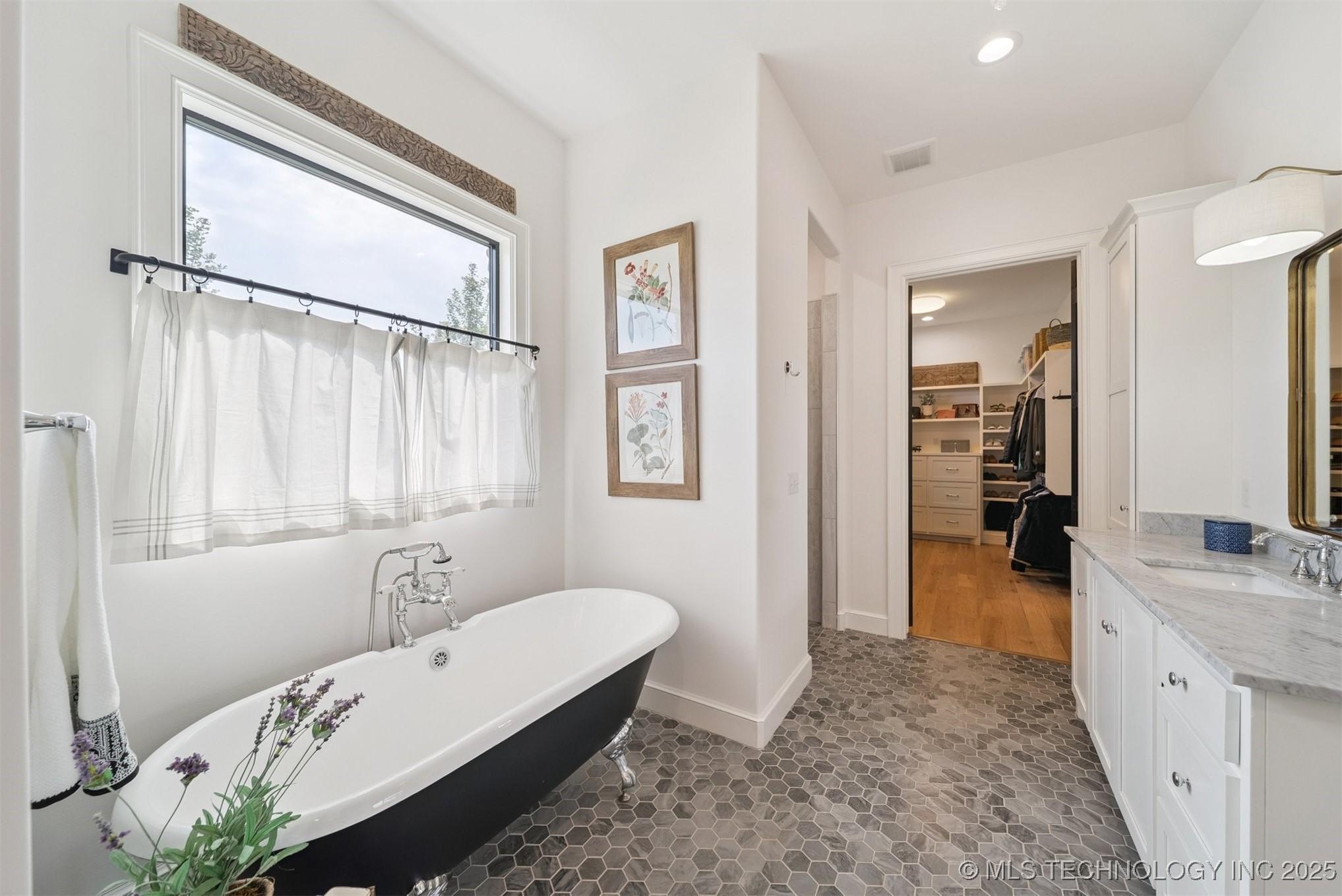 Broken Arrow, Oklahoma, 74014, United States, 4 Bedrooms Bedrooms, ,4 BathroomsBathrooms,Residential,For Sale,1983128