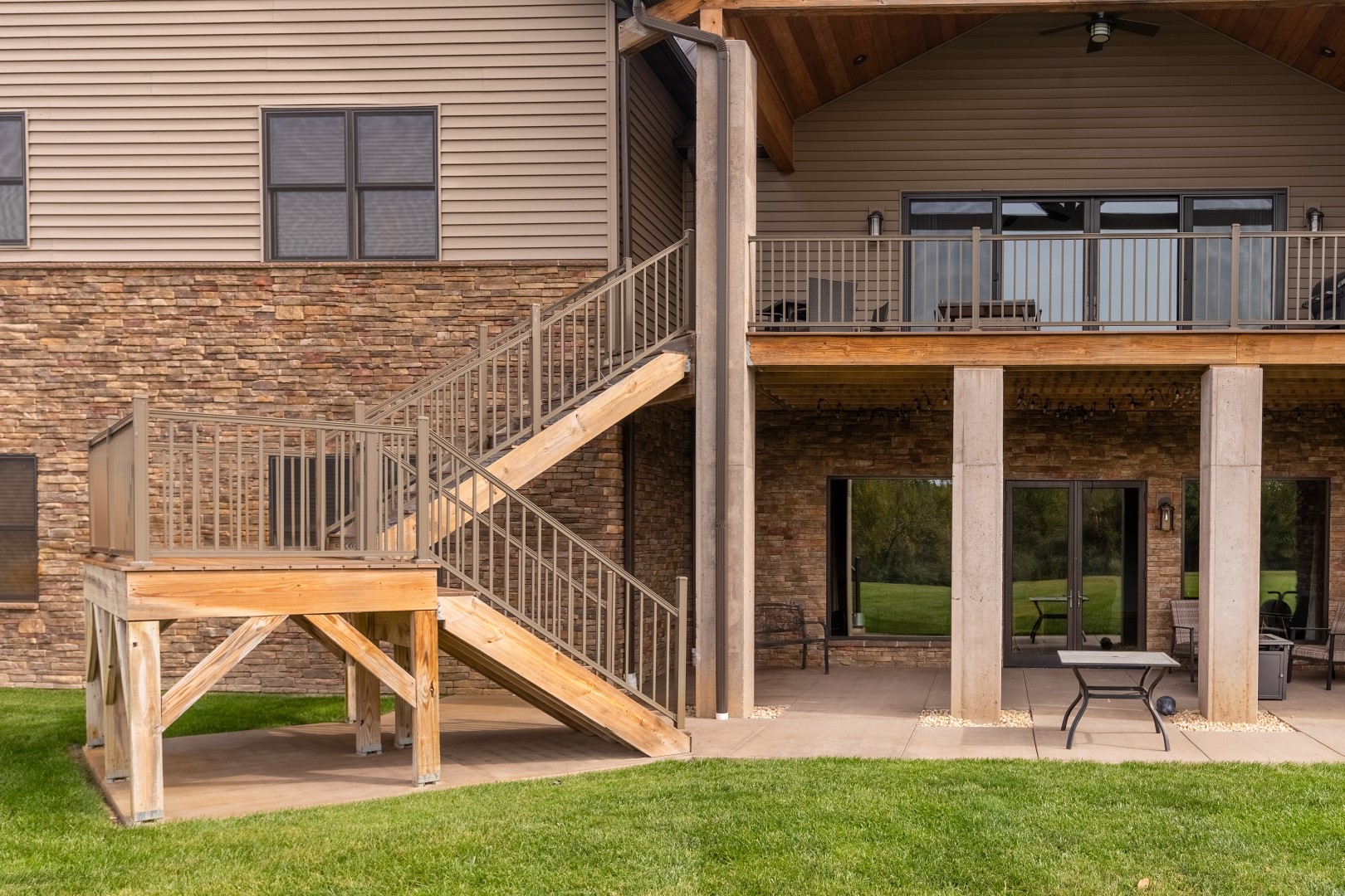 Carbondale, Illinois, 62902, United States, 3 Bedrooms Bedrooms, ,8 BathroomsBathrooms,Residential,For Sale,1986074