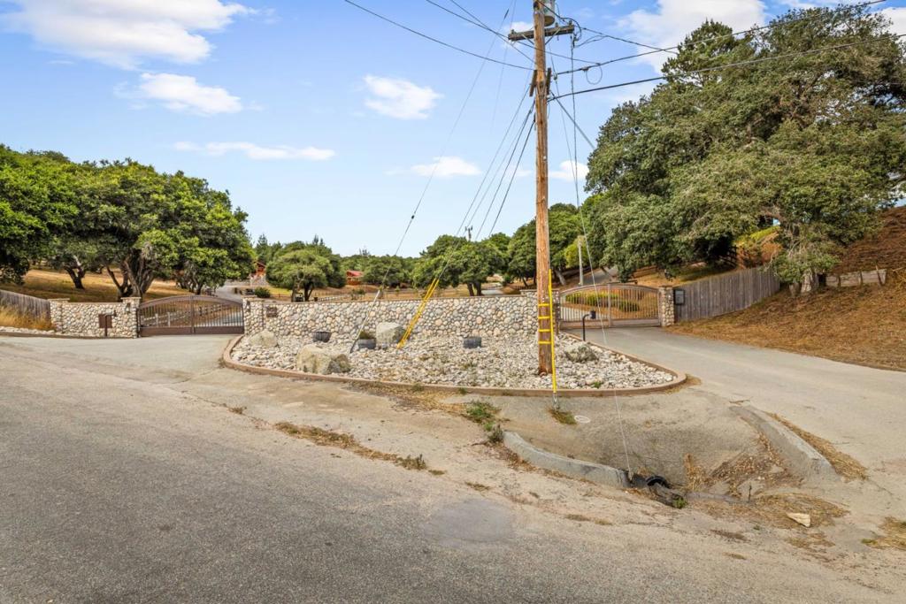 Salinas, California, 93907, United States, 3 Bedrooms Bedrooms, ,4 BathroomsBathrooms,Residential,For Sale,1974769