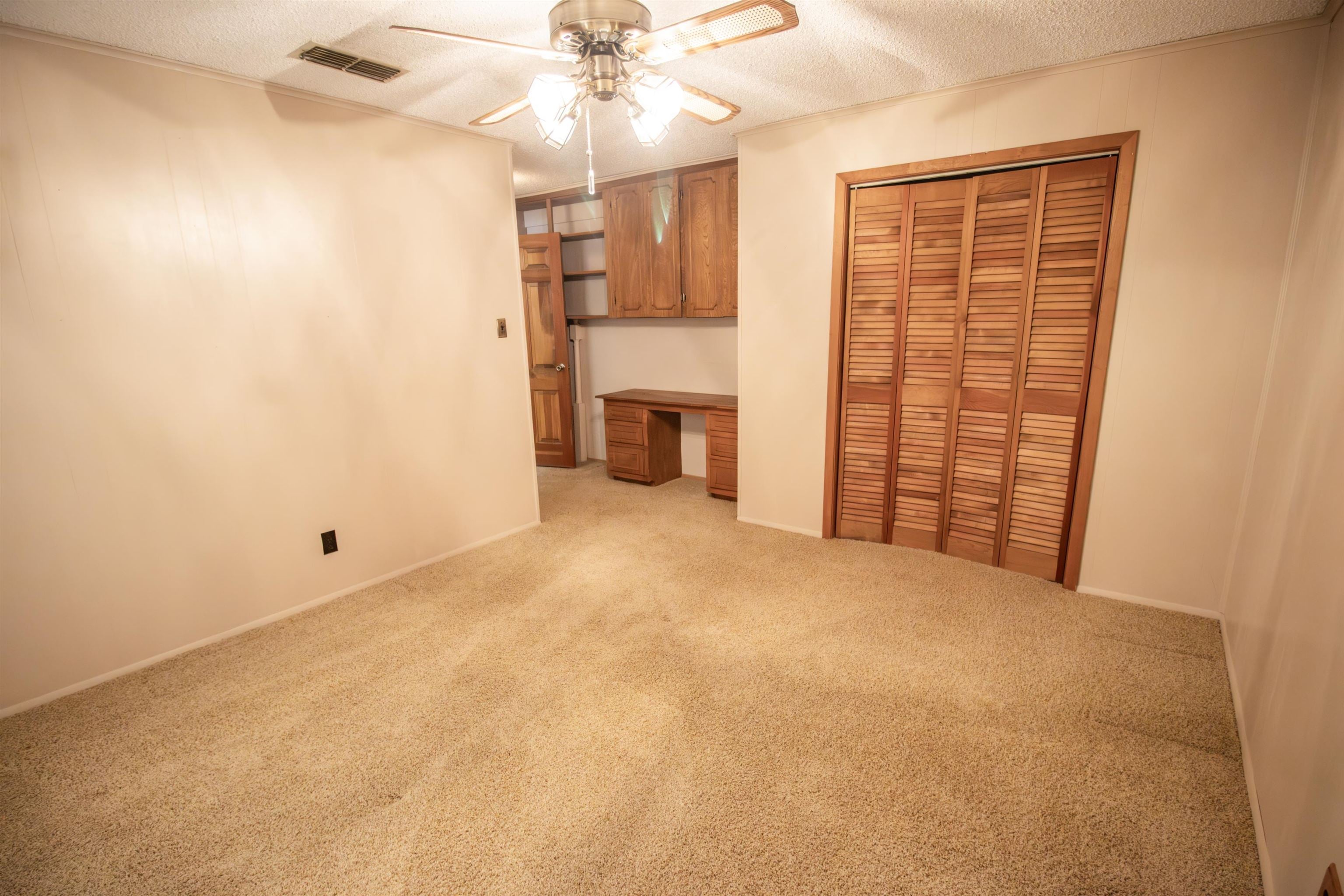 Marshall, Texas, 75670, United States, 5 Bedrooms Bedrooms, ,4 BathroomsBathrooms,Residential,For Sale,1996423