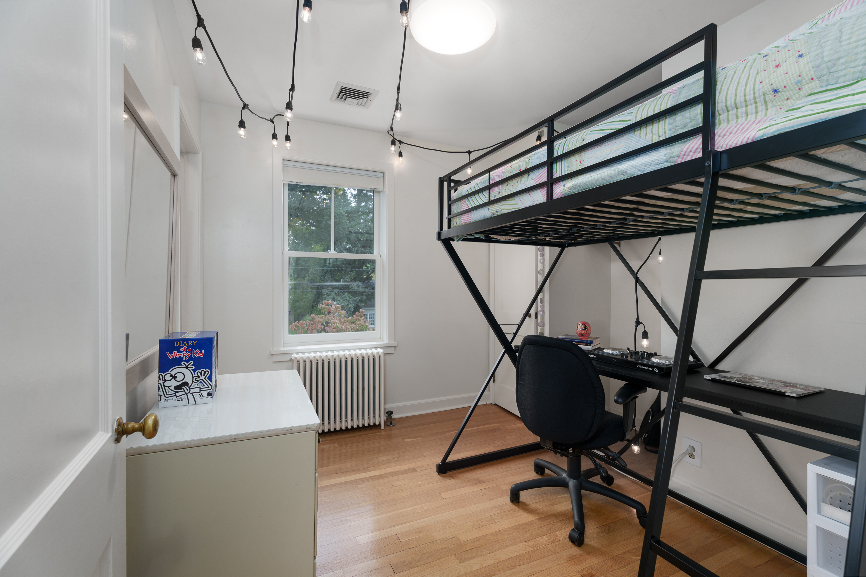  Flexible Living in a Modernized Littlebrook Home - 物件實景