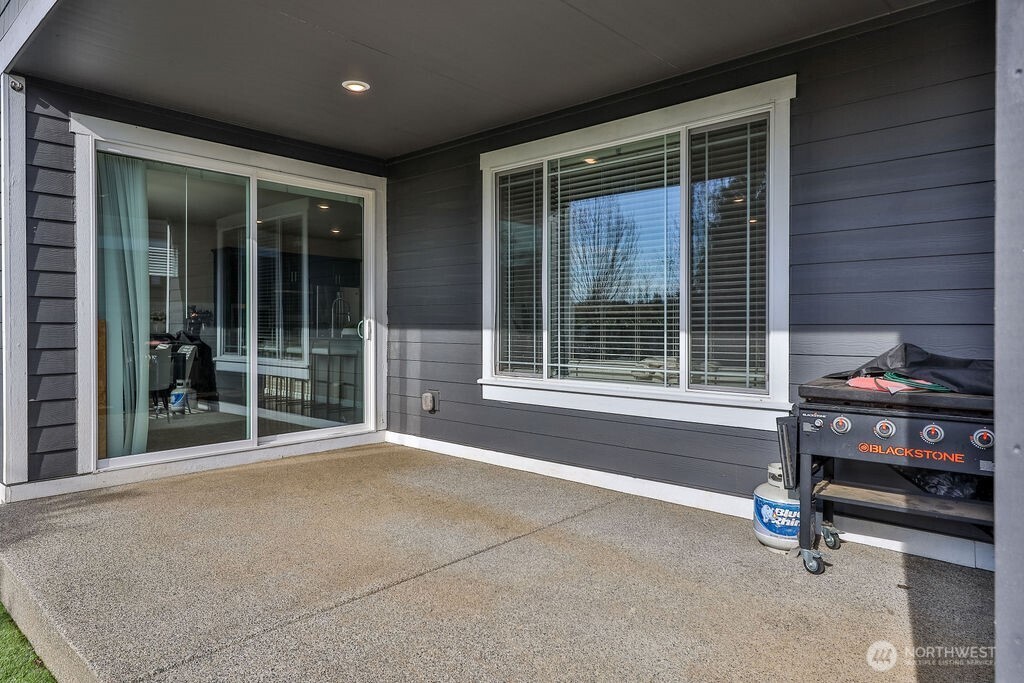 Black Diamond, Washington, 98010, United States, 4 Bedrooms Bedrooms, ,3 BathroomsBathrooms,Residential,For Sale,1777574