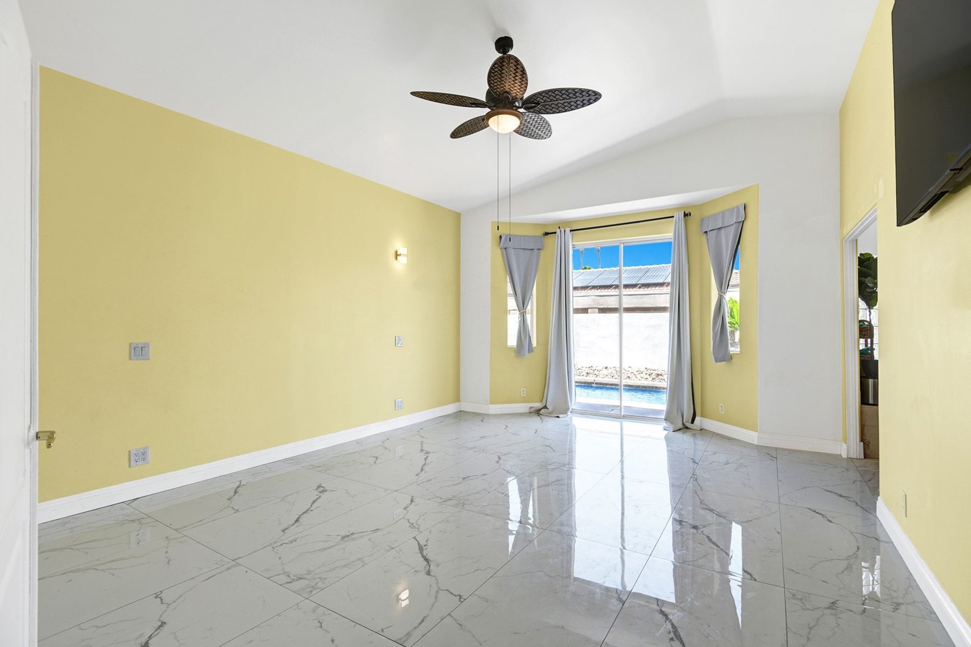  Custom Home with Owned Solar in Bermuda Dunes CC - 物件實景
