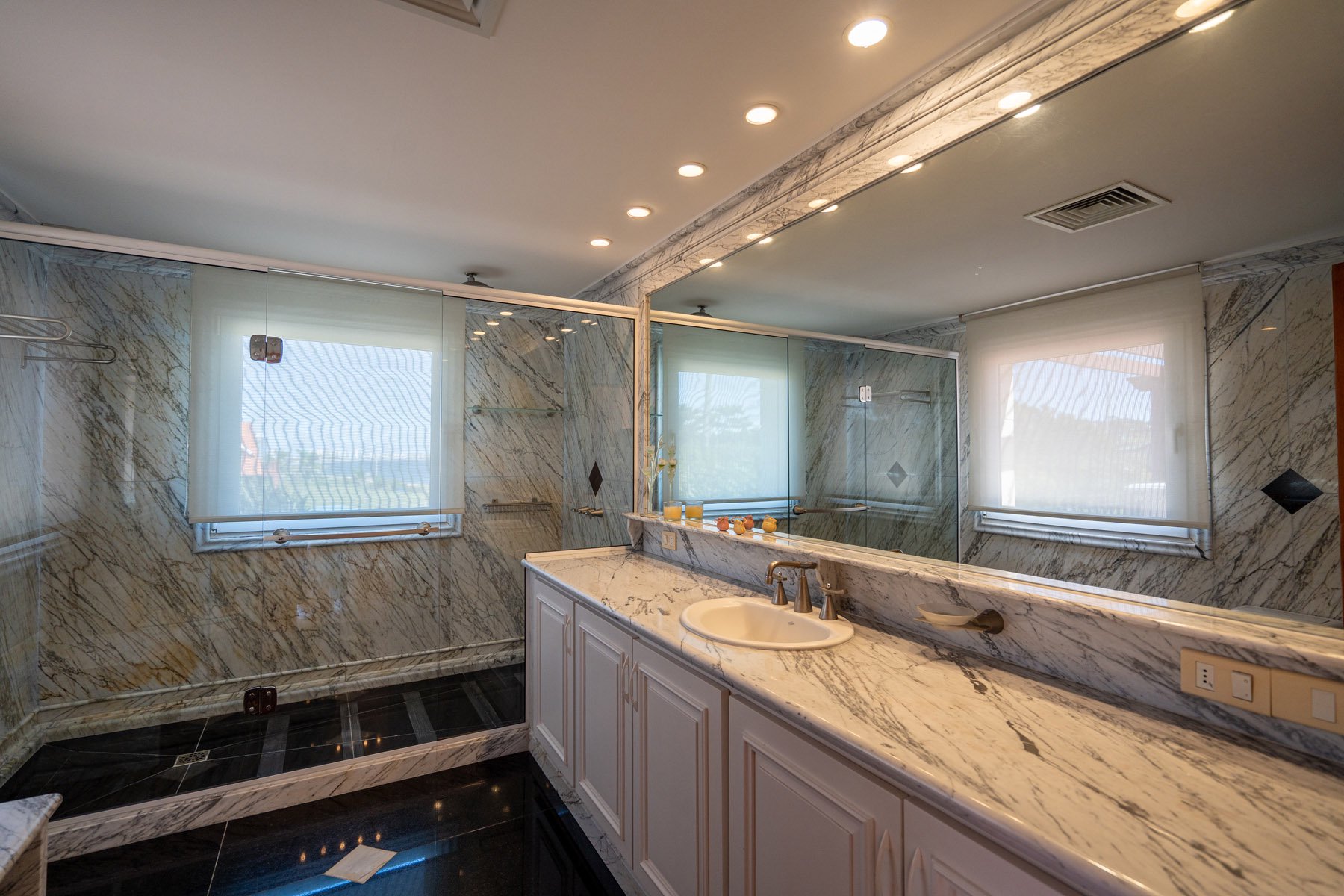  SPECTACULAR OCEANFRONT RESIDENCE - 物件實景