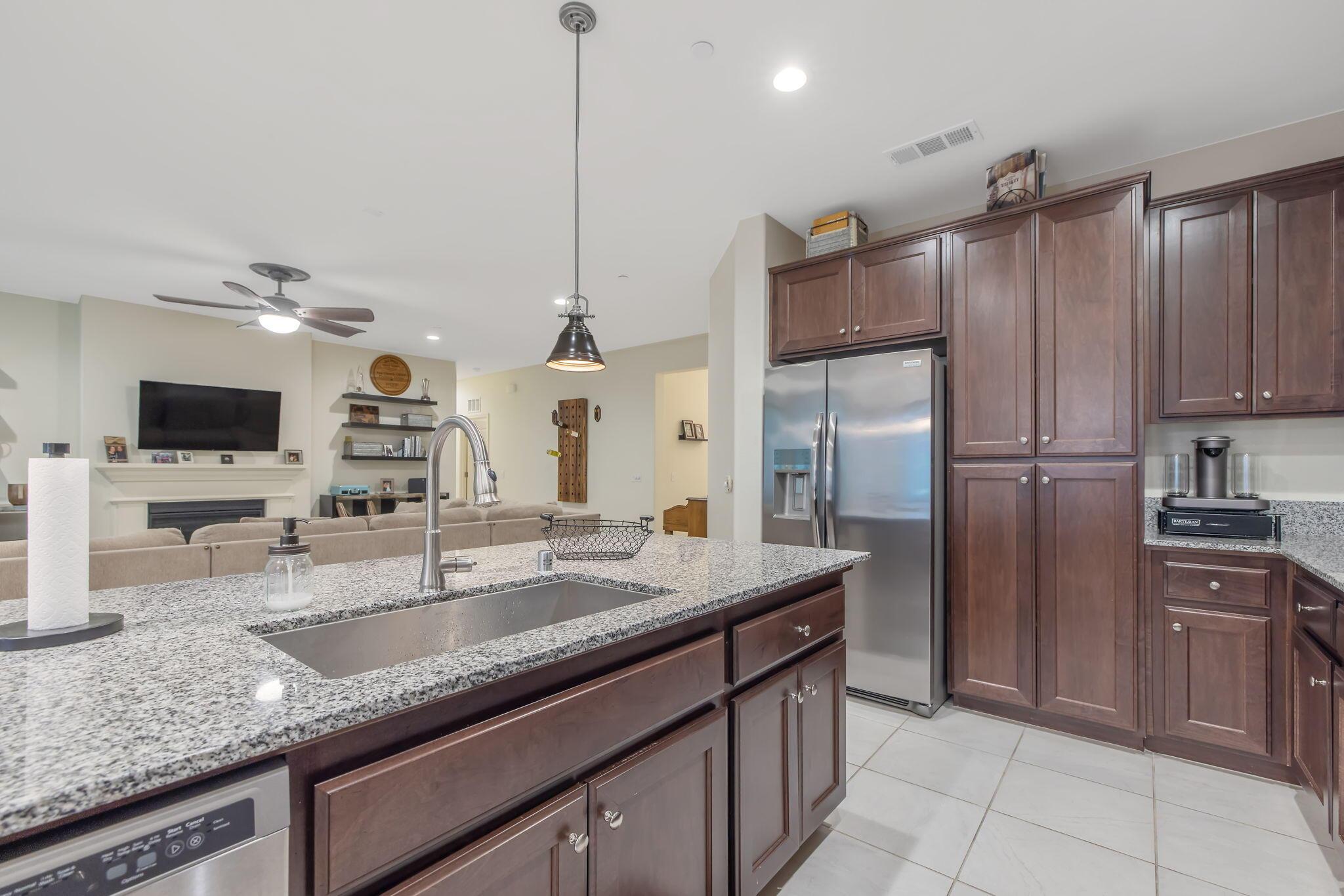 Visalia, California, 93291, United States, 4 Bedrooms Bedrooms, ,2 BathroomsBathrooms,Residential,For Sale,1927793