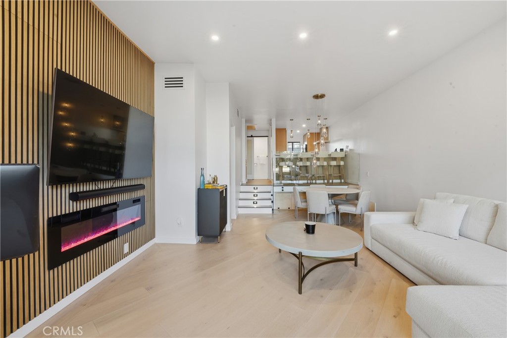 Long Beach, California, 90803, United States, 1 Bedroom Bedrooms, ,1 BathroomBathrooms,Residential,For Sale,2003113