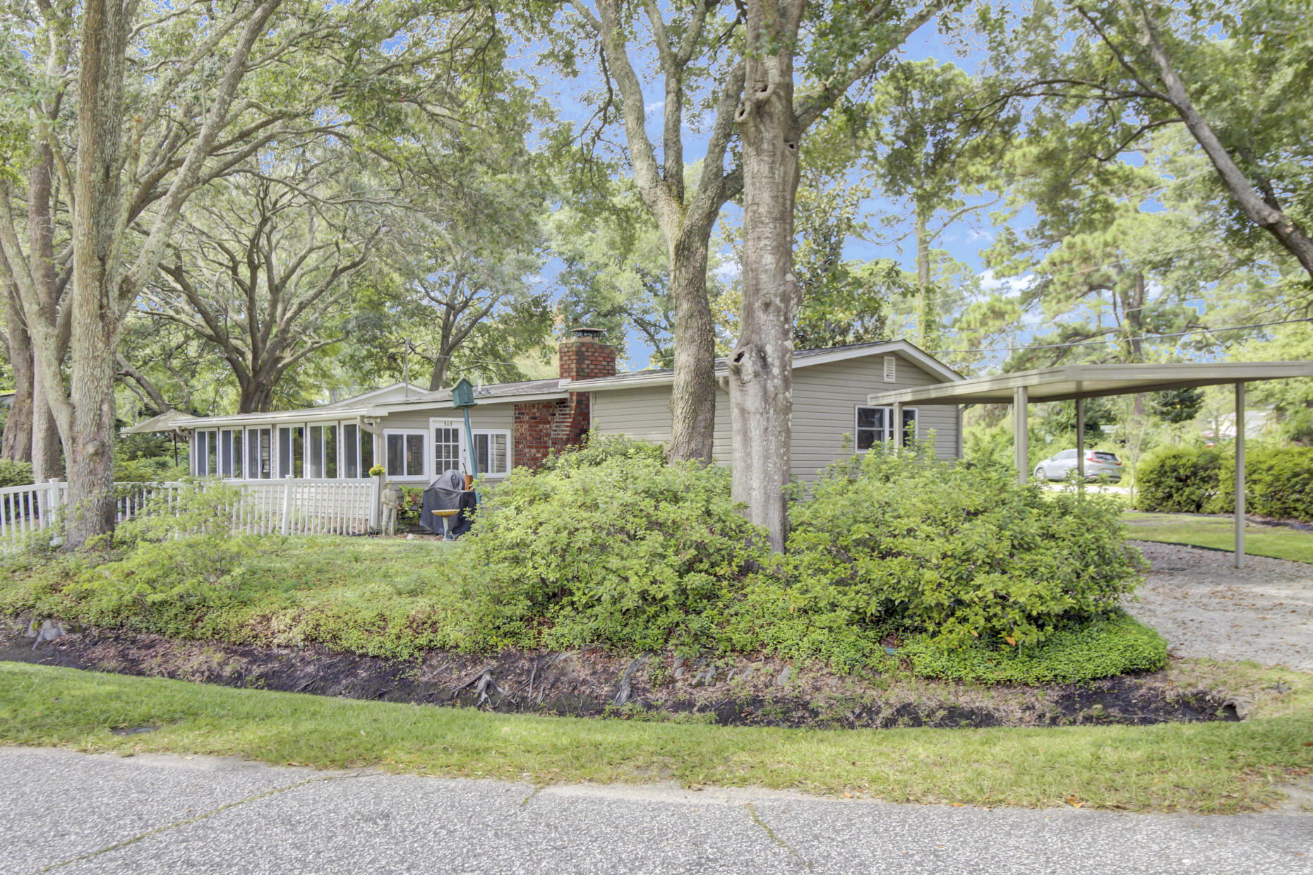 Charleston, South Carolina, 29407, United States, 4 Bedrooms Bedrooms, ,2 BathroomsBathrooms,Residential,For Sale,1950272