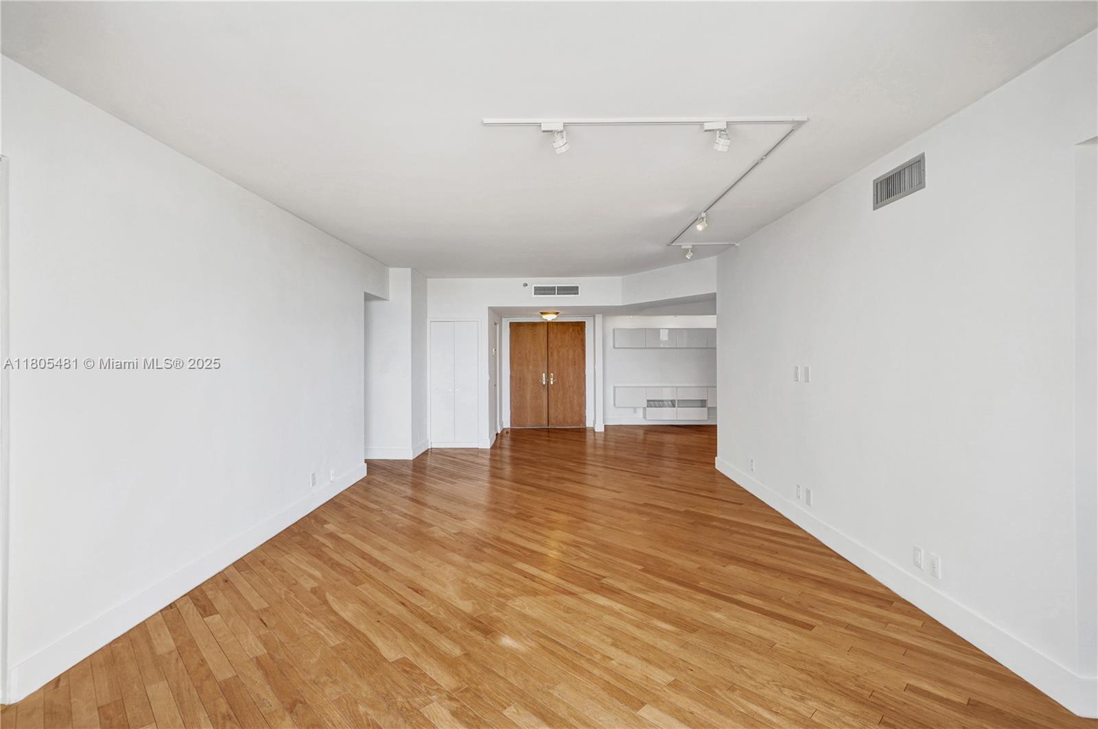 Aventura, Florida, 33180, United States, 2 Bedrooms Bedrooms, ,2 BathroomsBathrooms,Residential,For Sale,1827692
