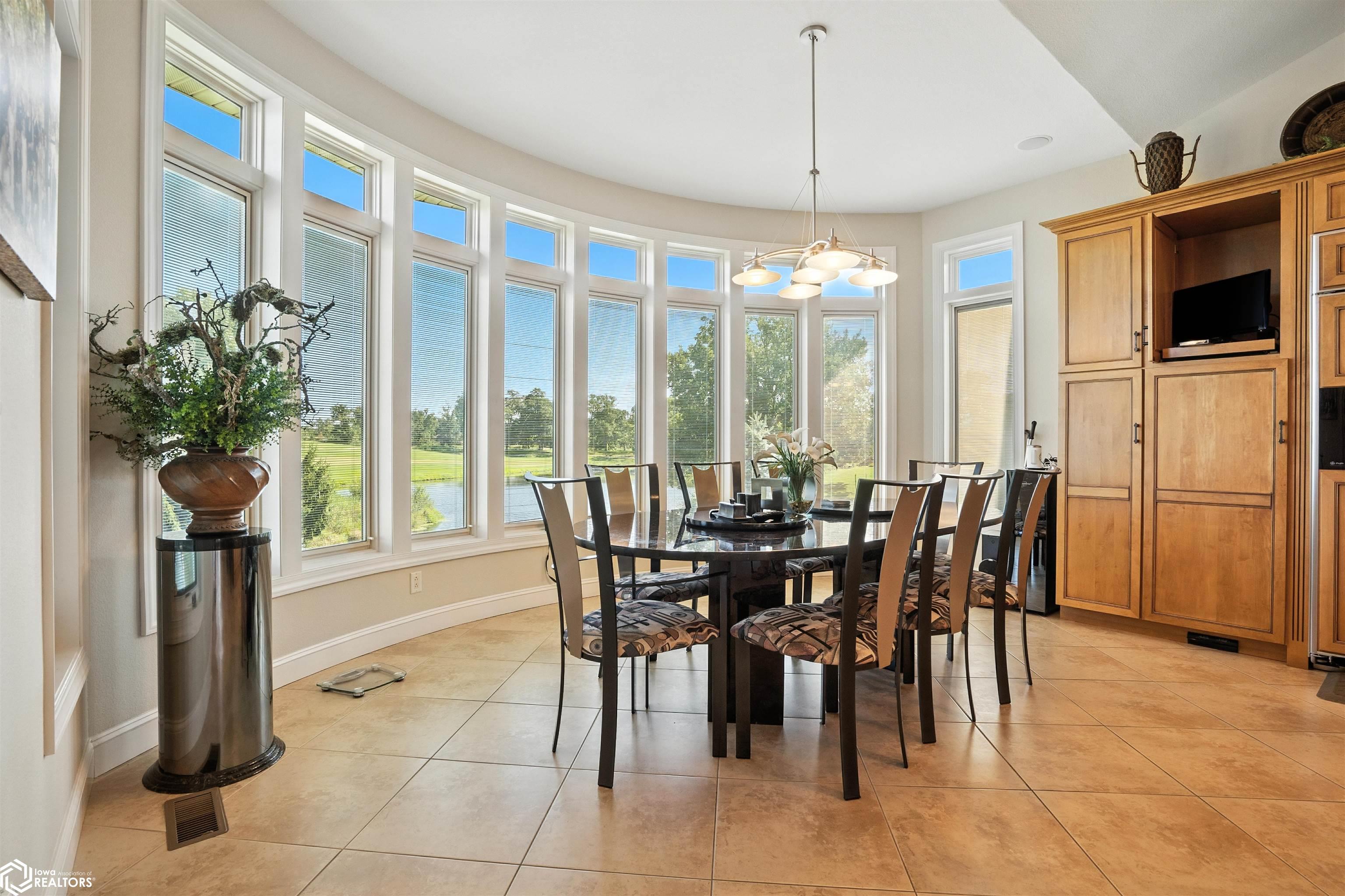 Burlington, Iowa, 52601, United States, 4 Bedrooms Bedrooms, ,5 BathroomsBathrooms,Residential,For Sale,1975547