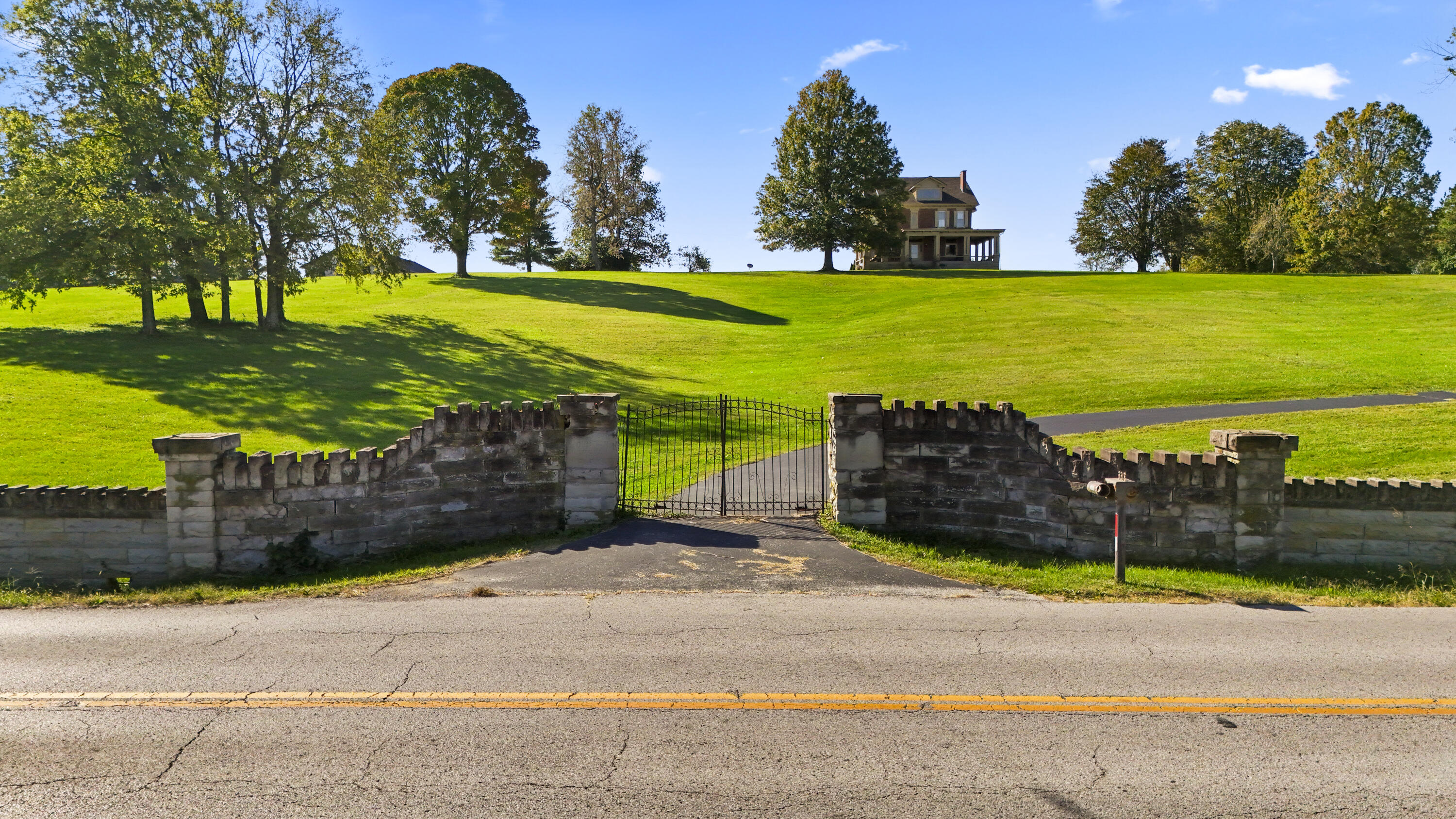 Winchester, Kentucky, 40391, United States, 3 Bedrooms Bedrooms, ,3 BathroomsBathrooms,Residential,For Sale,1992796
