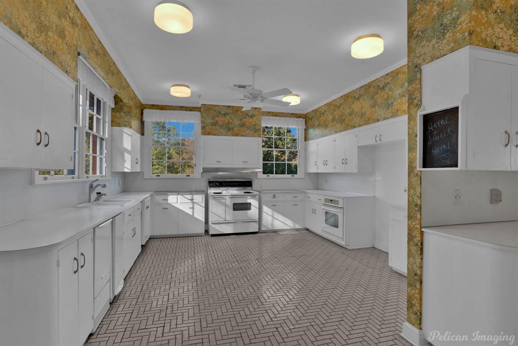 Shreveport, Louisiana, 71106, United States, 3 Bedrooms Bedrooms, ,4 BathroomsBathrooms,Residential,For Sale,1942198