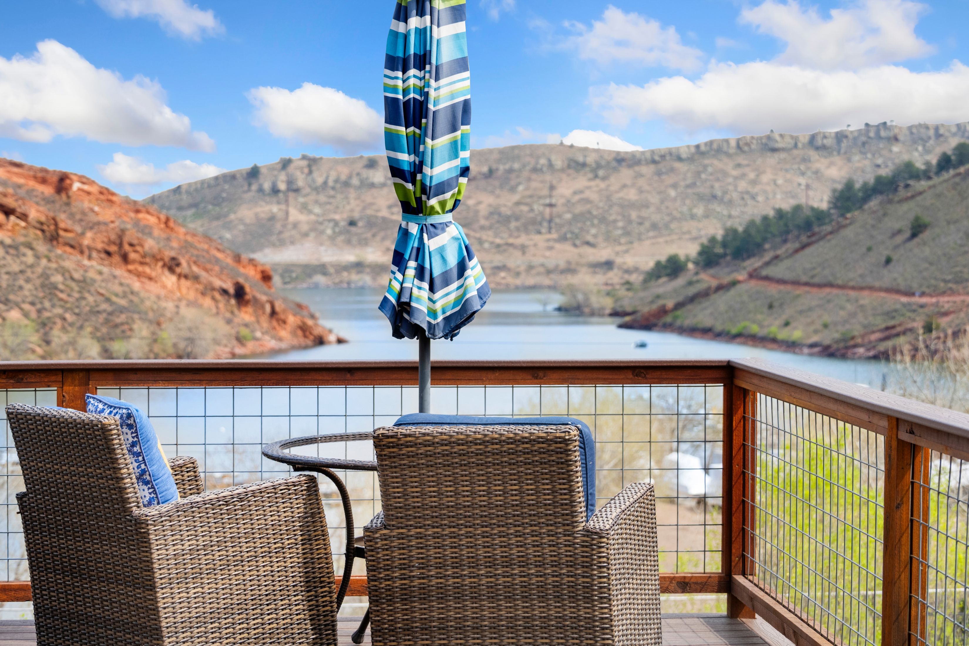  Beautifully Updated Raised Ranch, Perfectly Positioned to Capture Views - 物件實景