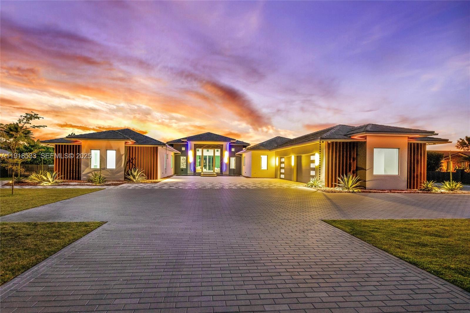 Miami, Florida, 33173, United States, 6 Bedrooms Bedrooms, ,7 BathroomsBathrooms,Residential,For Sale,2001798