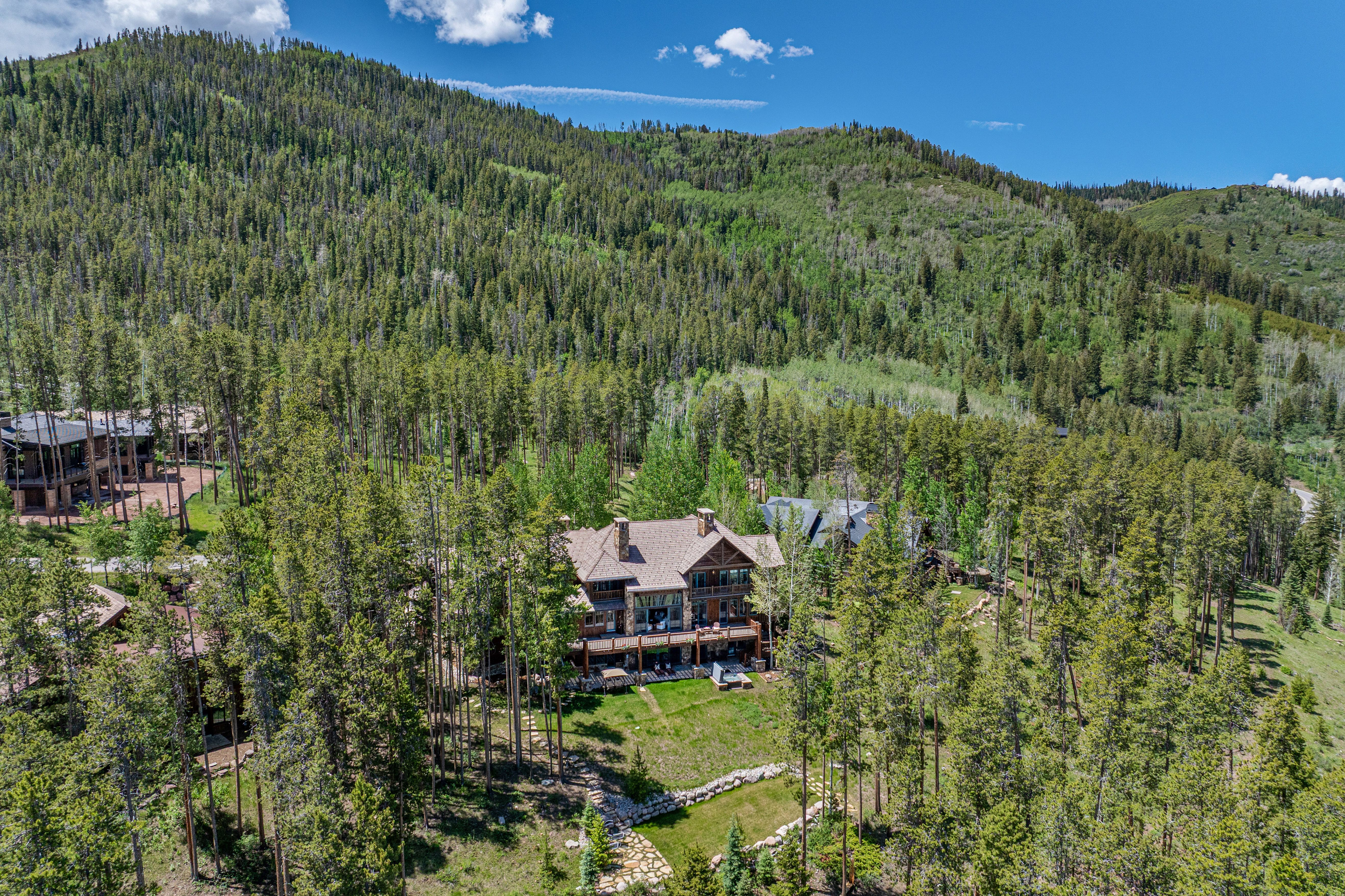  317 Elk Woods is the Kind of Mountain Estate that Earns its Setting - 物件實景