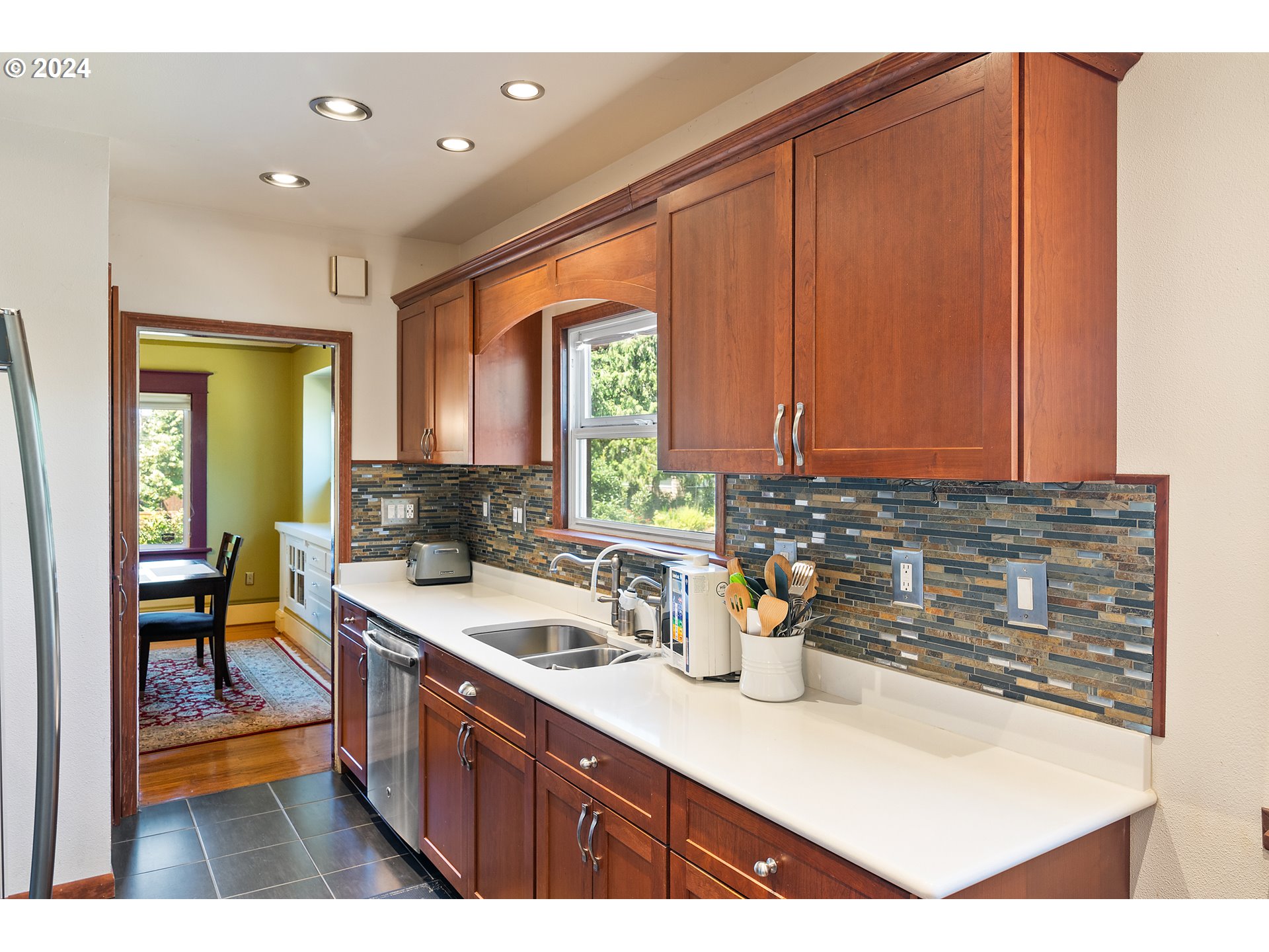 Portland, Oregon, 97211, United States, 5 Bedrooms Bedrooms, ,2 BathroomsBathrooms,Residential,For Sale,1976377