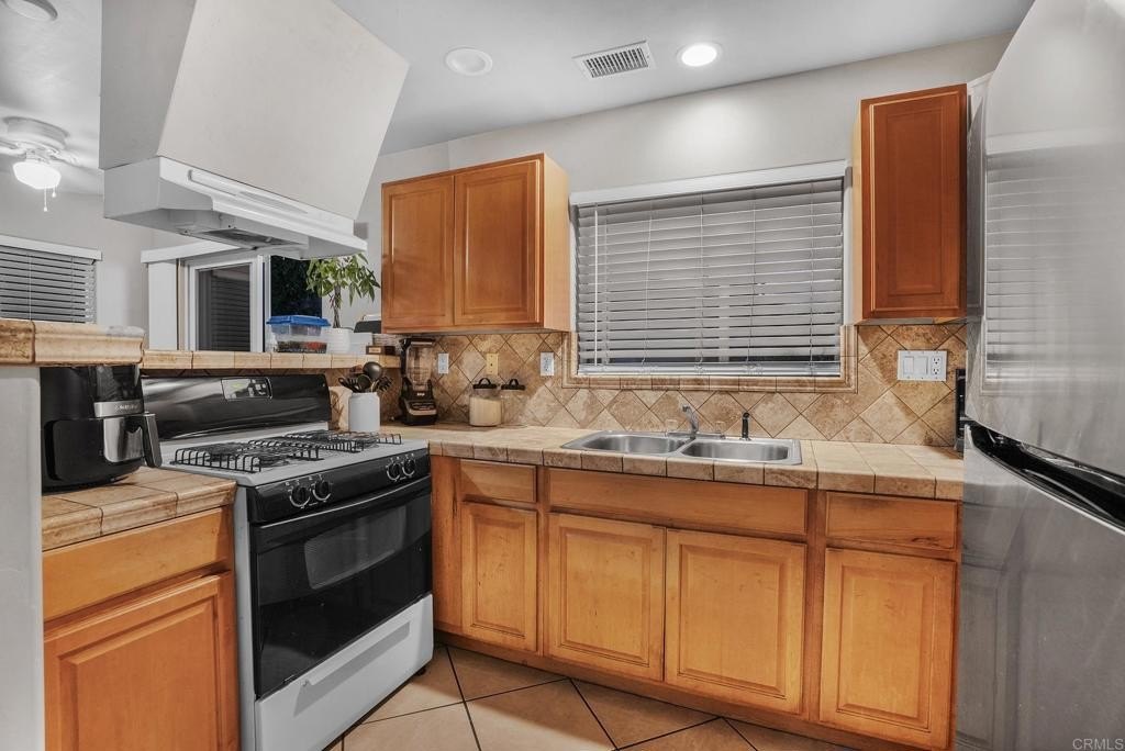 Chula Vista, California, 91911, United States, 10 Bedrooms Bedrooms, ,Residential,For Sale,1991347