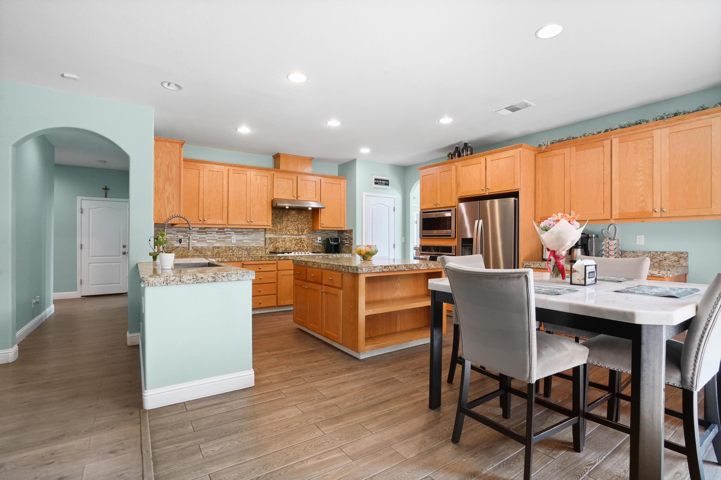 Porterville, California, 93257, United States, 5 Bedrooms Bedrooms, ,3 BathroomsBathrooms,Residential,For Sale,1983306