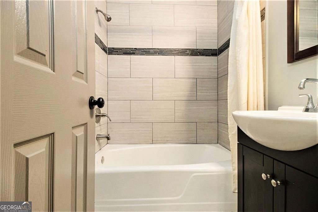 Atlanta, Georgia, 30328, United States, 4 Bedrooms Bedrooms, ,3 BathroomsBathrooms,Residential,For Sale,1858983