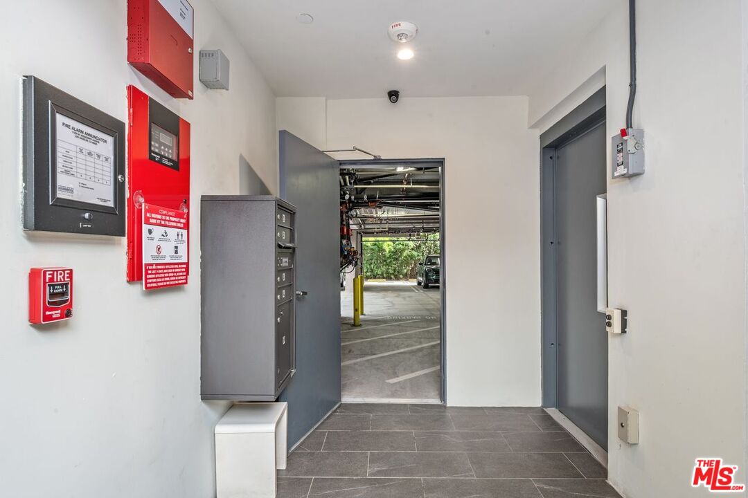 Los Angeles, California, 90025, United States, 9 Bedrooms Bedrooms, ,Residential,For Sale,1940770